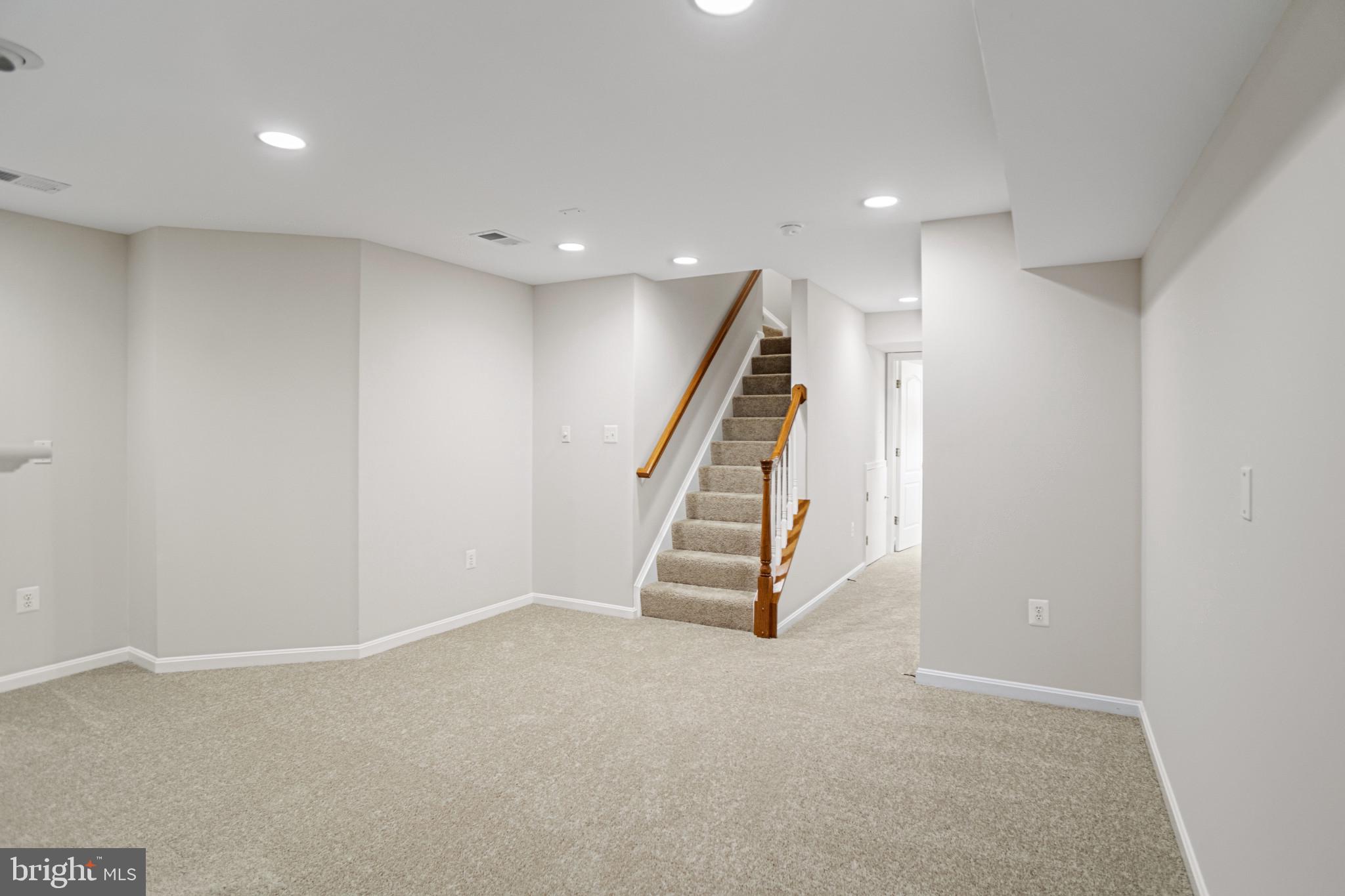 SEVEN OAKS - Residential