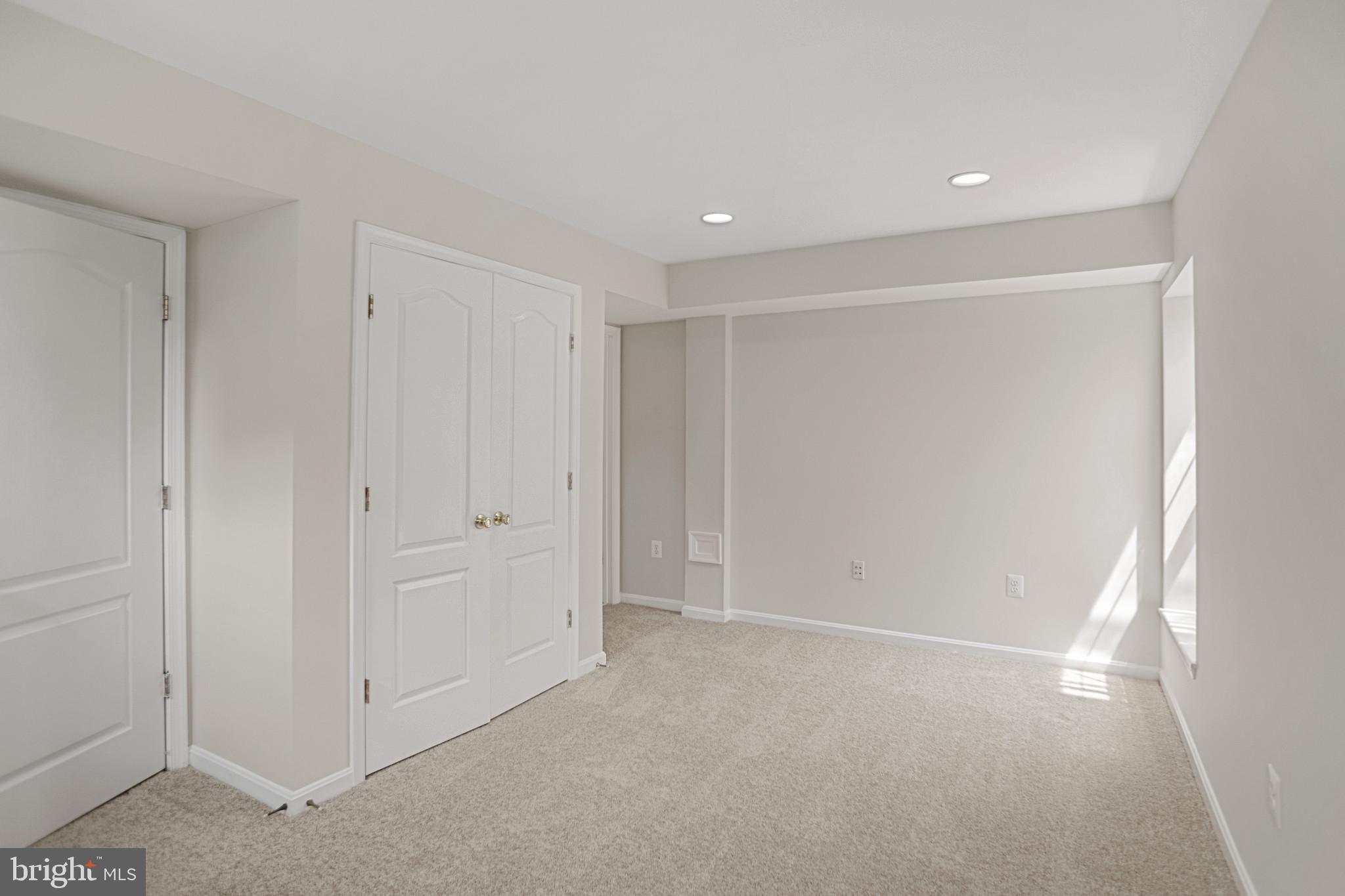 SEVEN OAKS - Residential