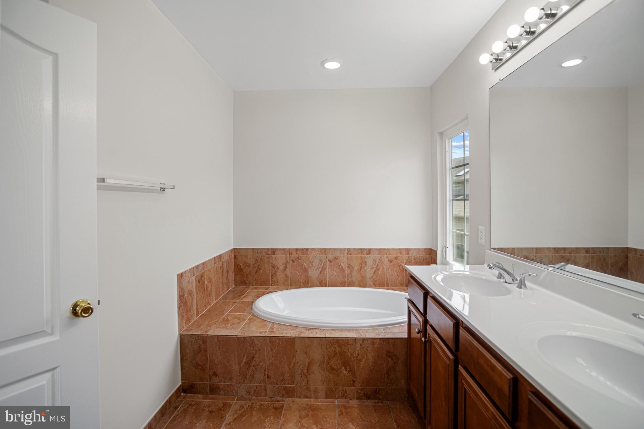 SEVEN OAKS - Residential