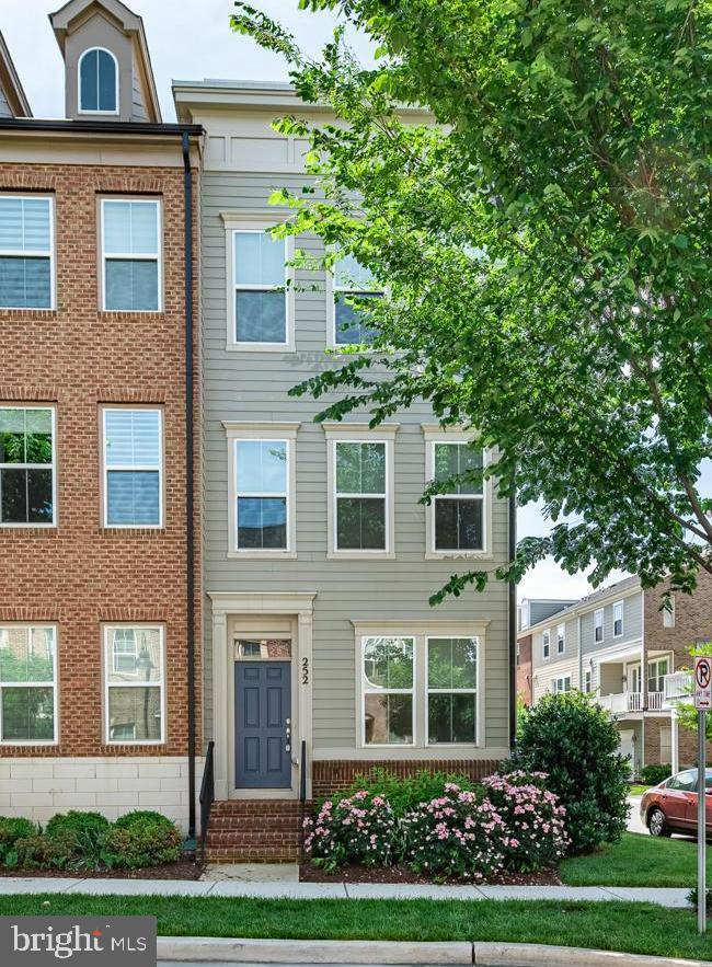 CROWN FARM - Residential Lease