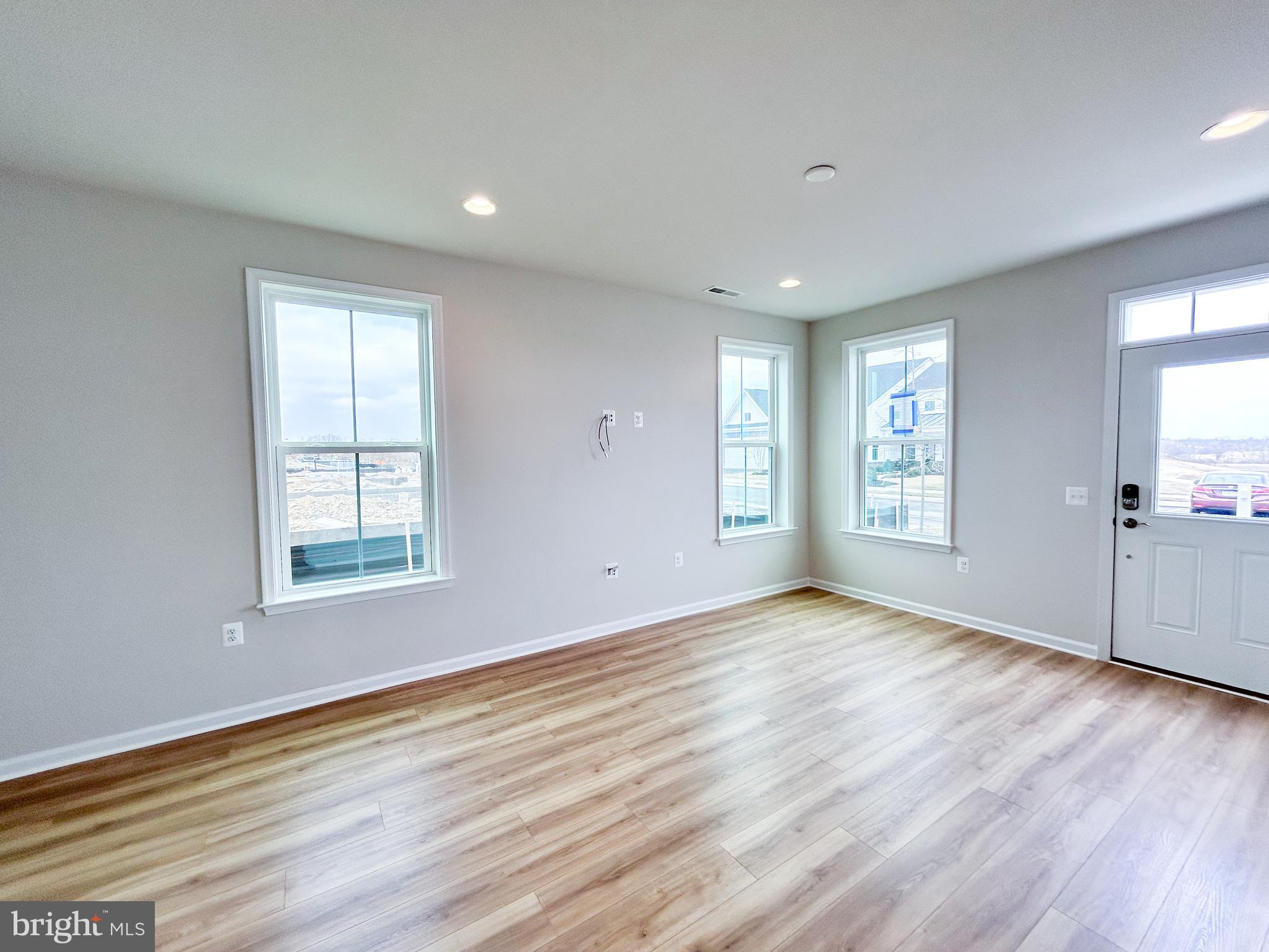 HIATT POINTE AT SNOWDEN BRIDGE - Residential