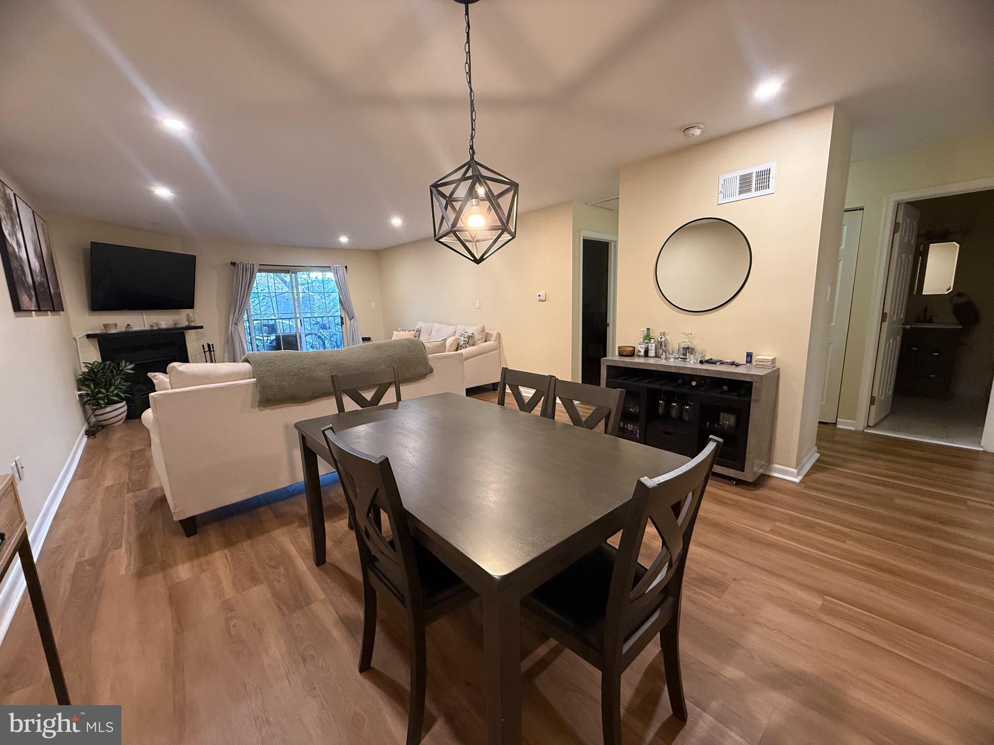 VALLEY STREAM - Residential Lease