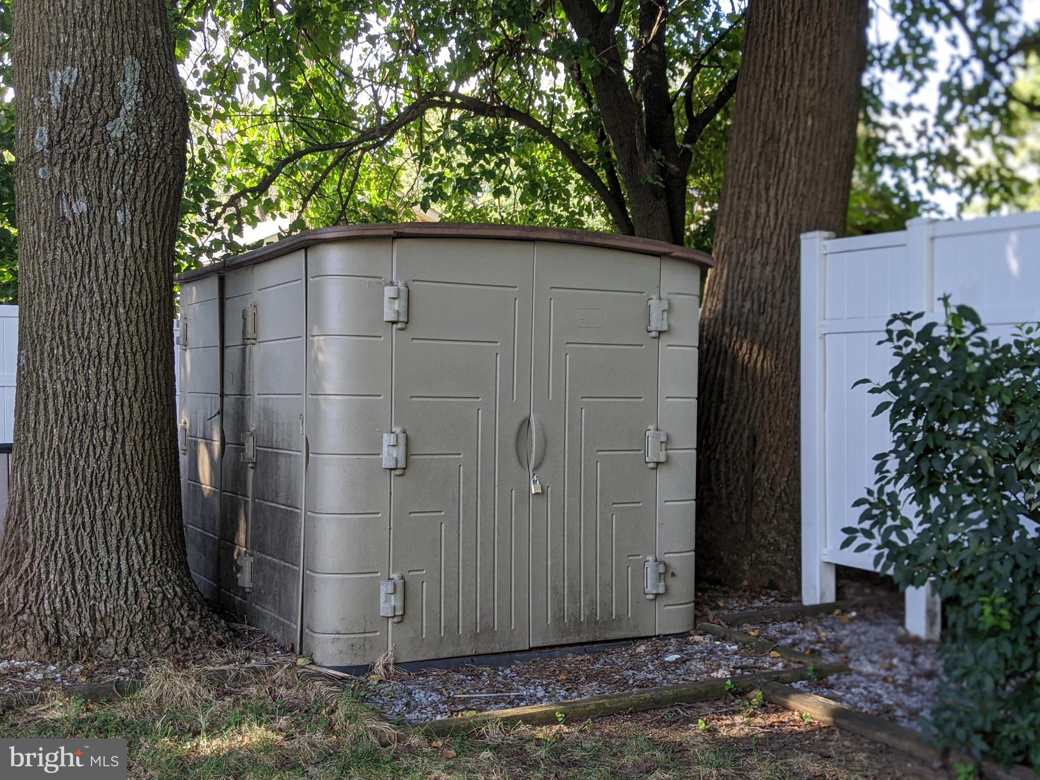 CATONSVILLE MANOR - Residential