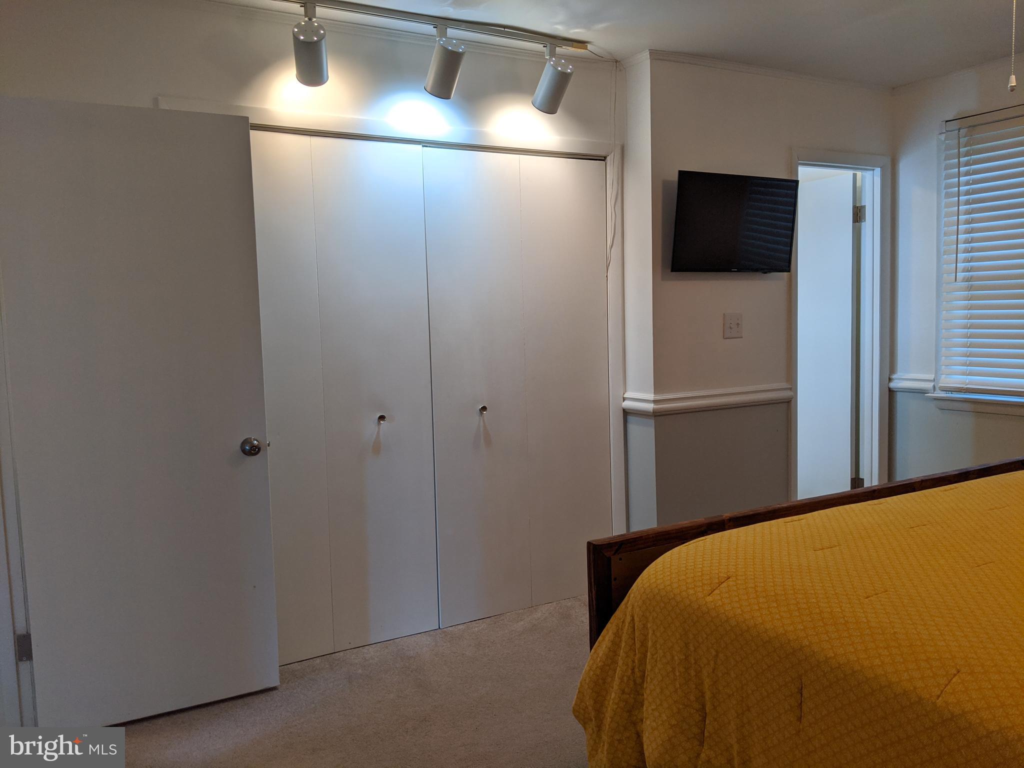 CATONSVILLE MANOR - Residential