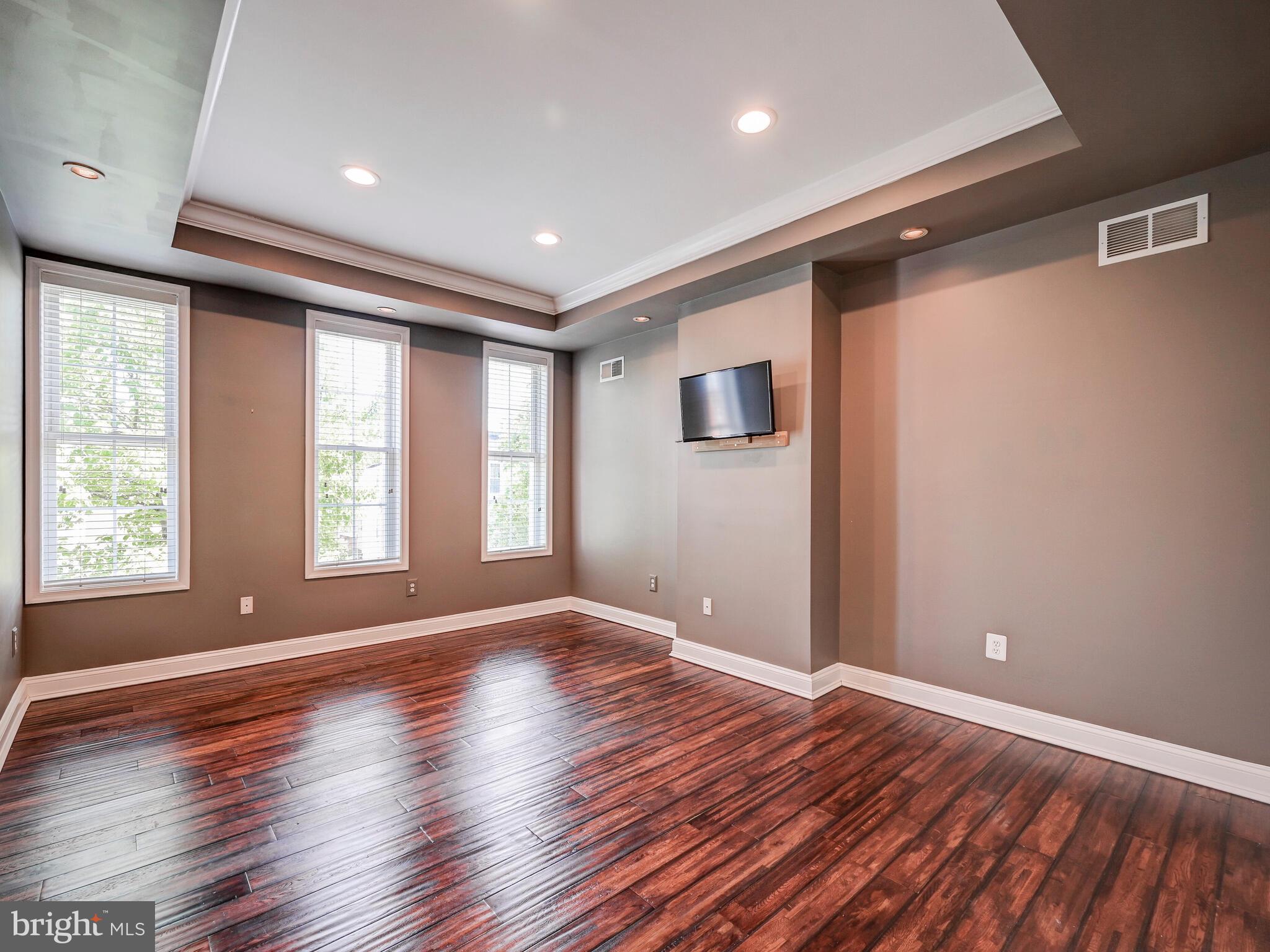 BUTCHER'S HILL - Residential