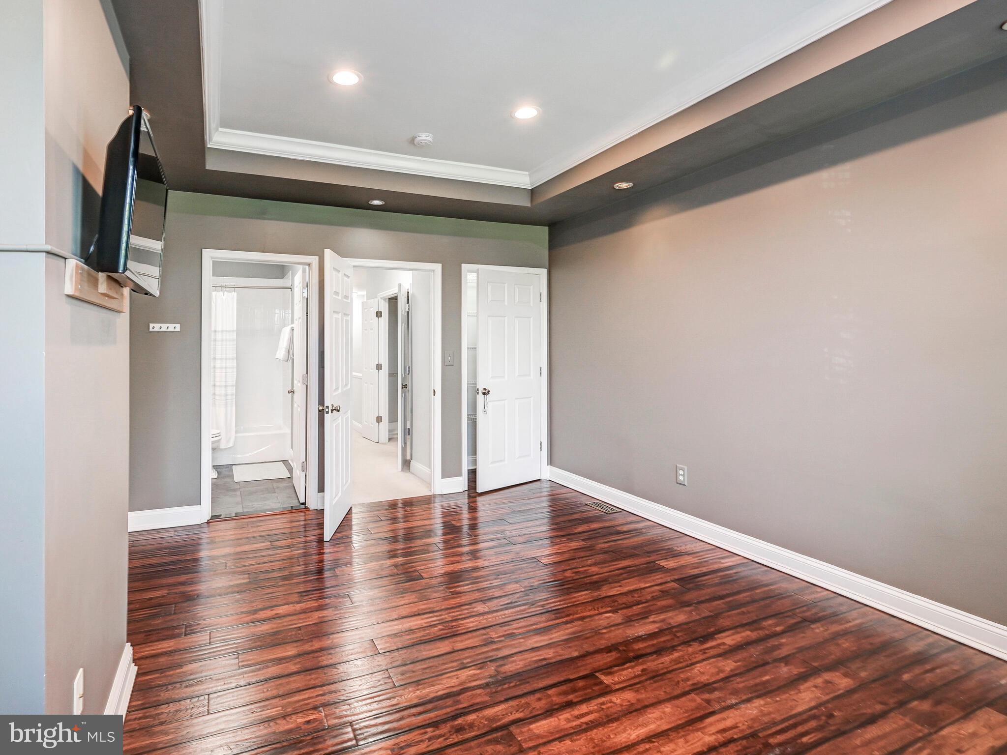 BUTCHER'S HILL - Residential