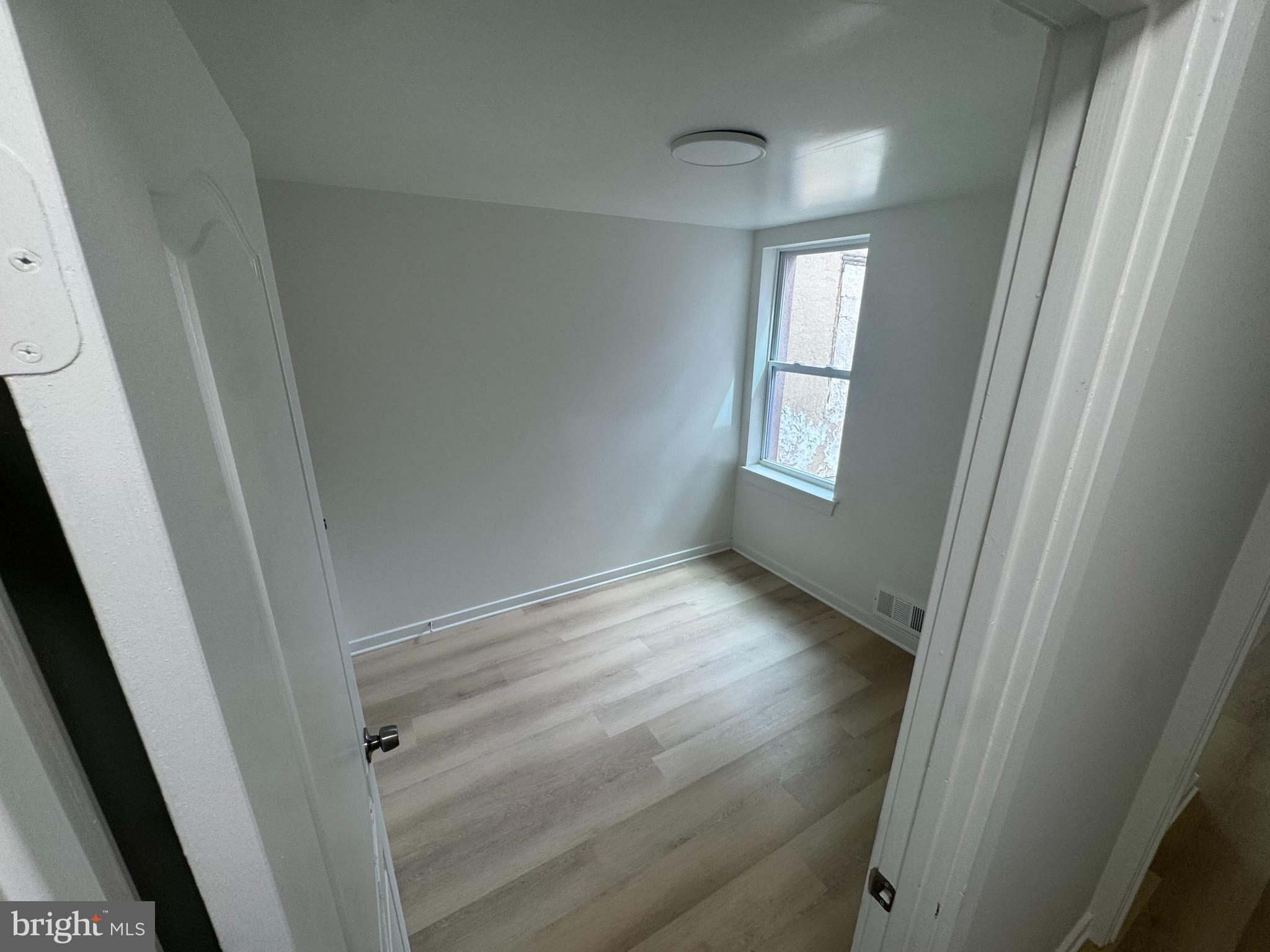 2425 N SYDENHAM STREET