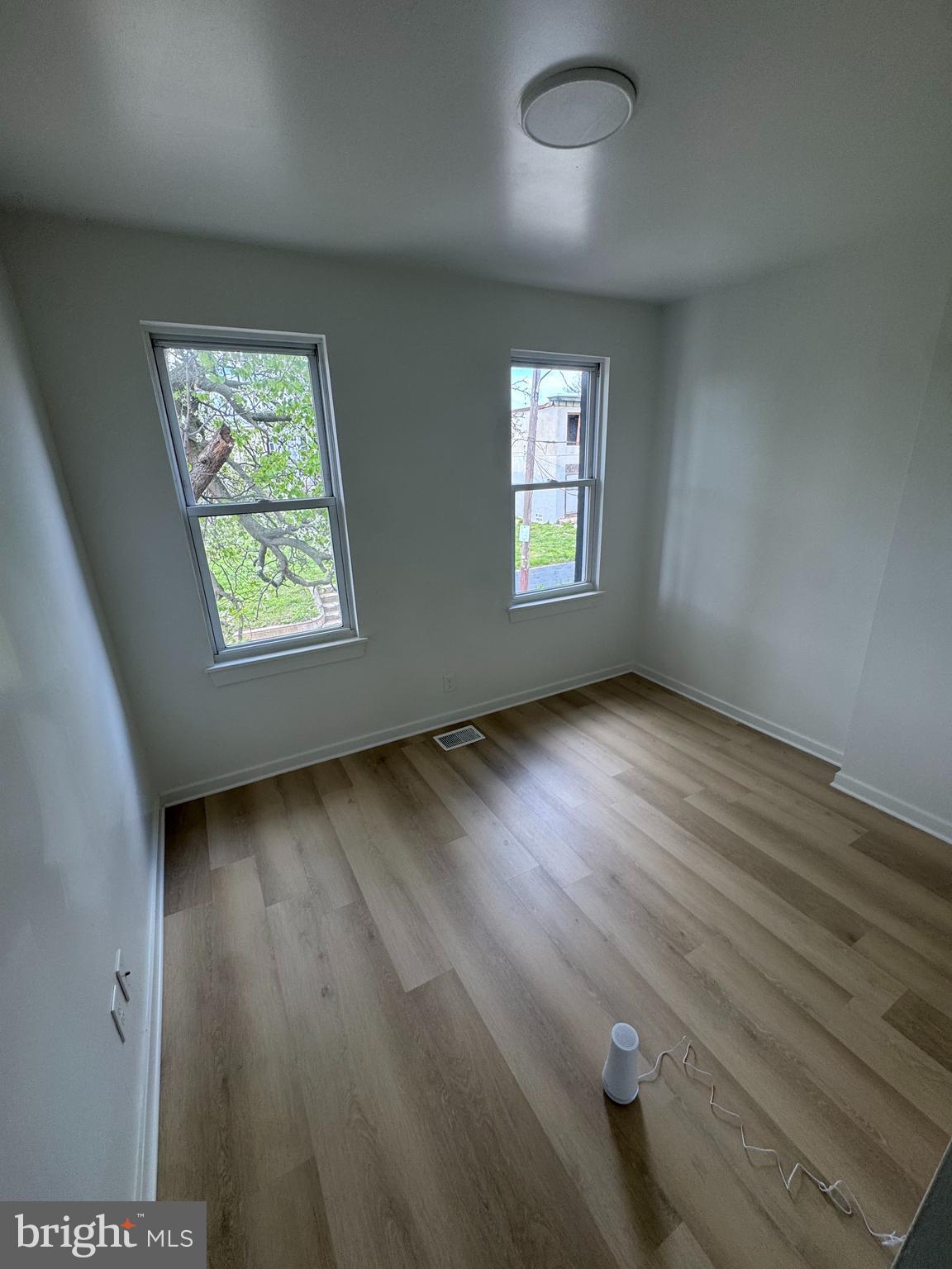 2425 N SYDENHAM STREET