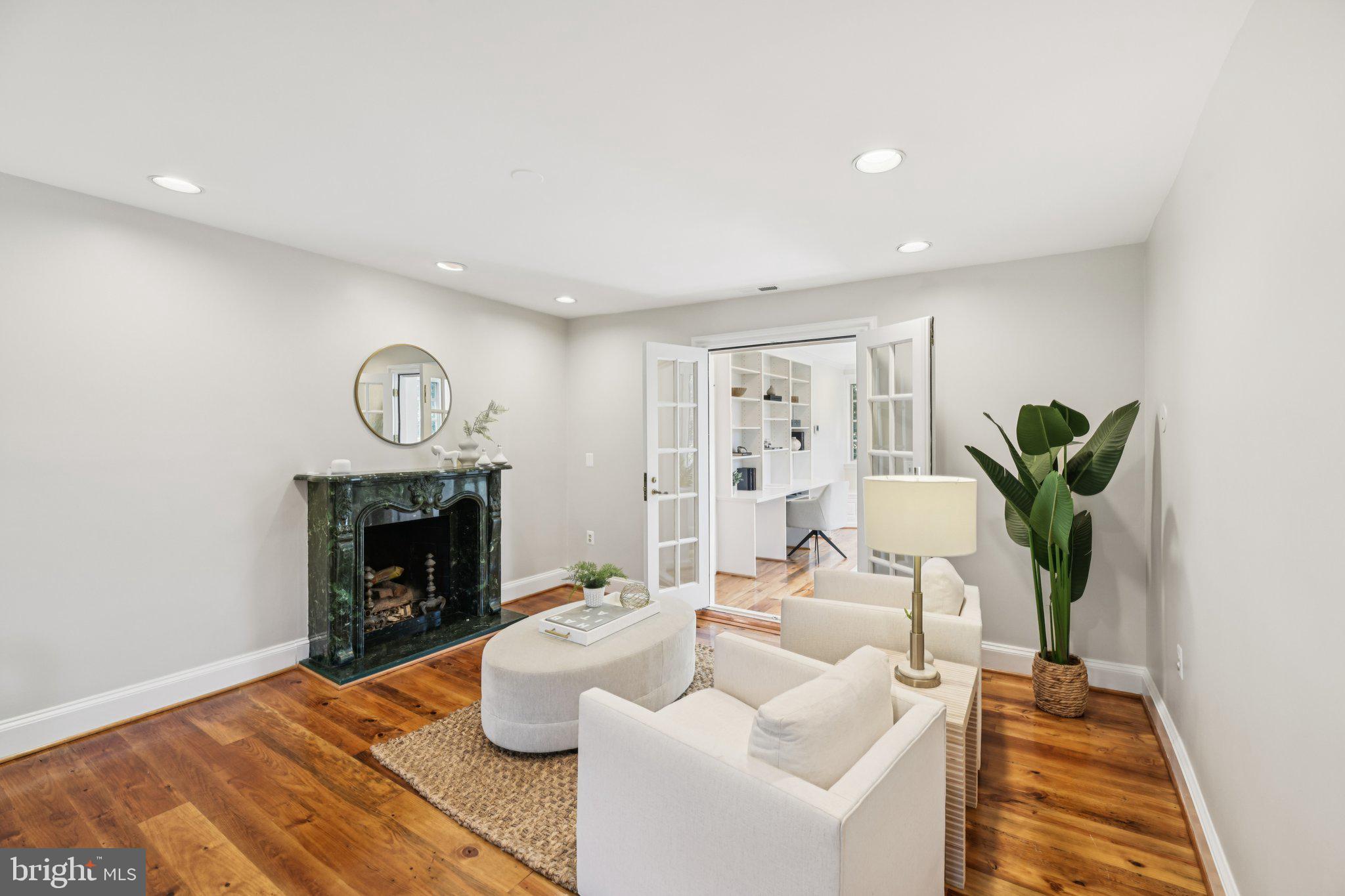 GEORGETOWN - Residential