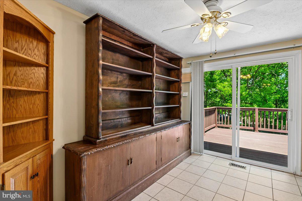 RIDGEFIELD - Residential