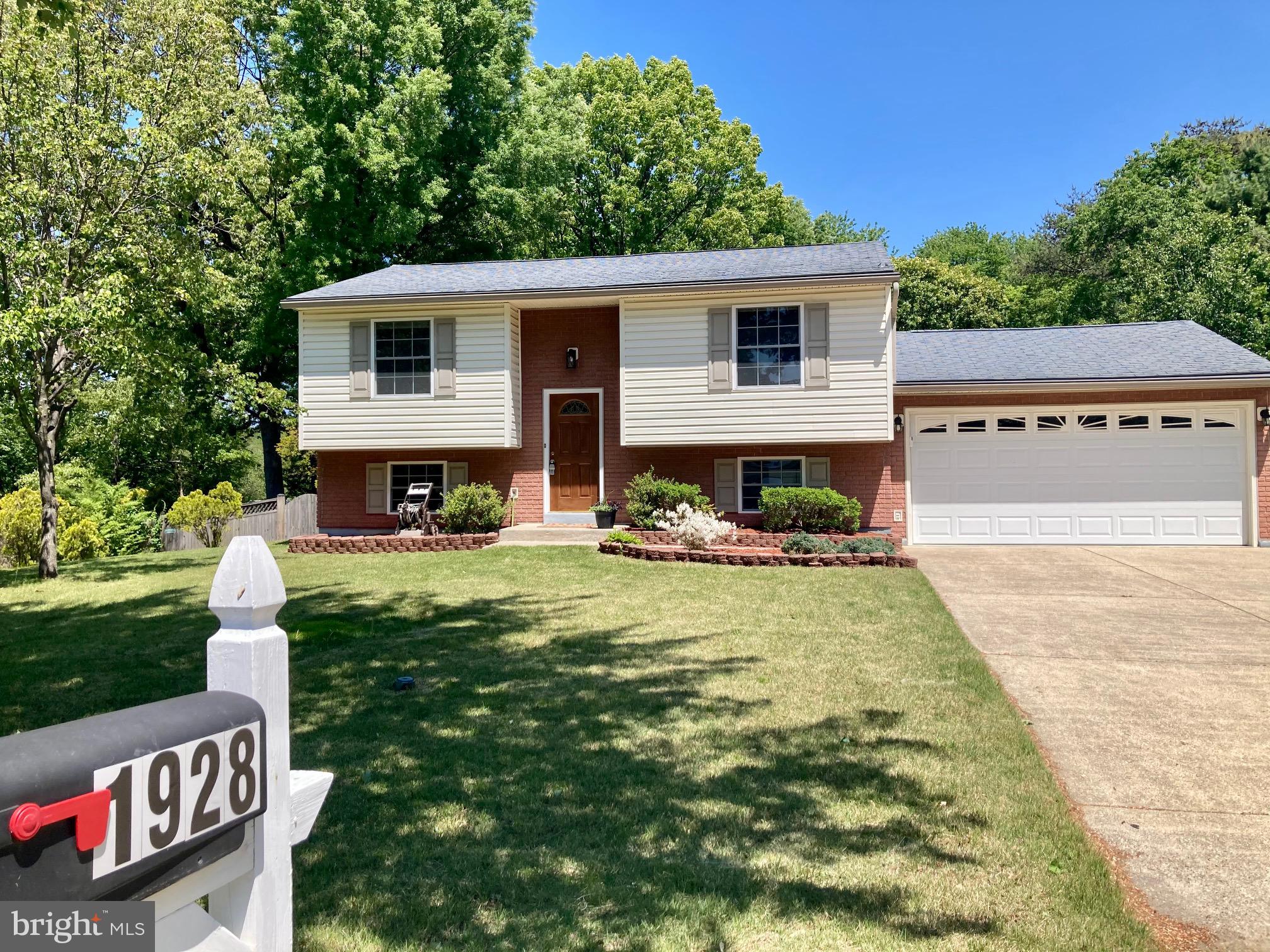RIDGEFIELD - Residential