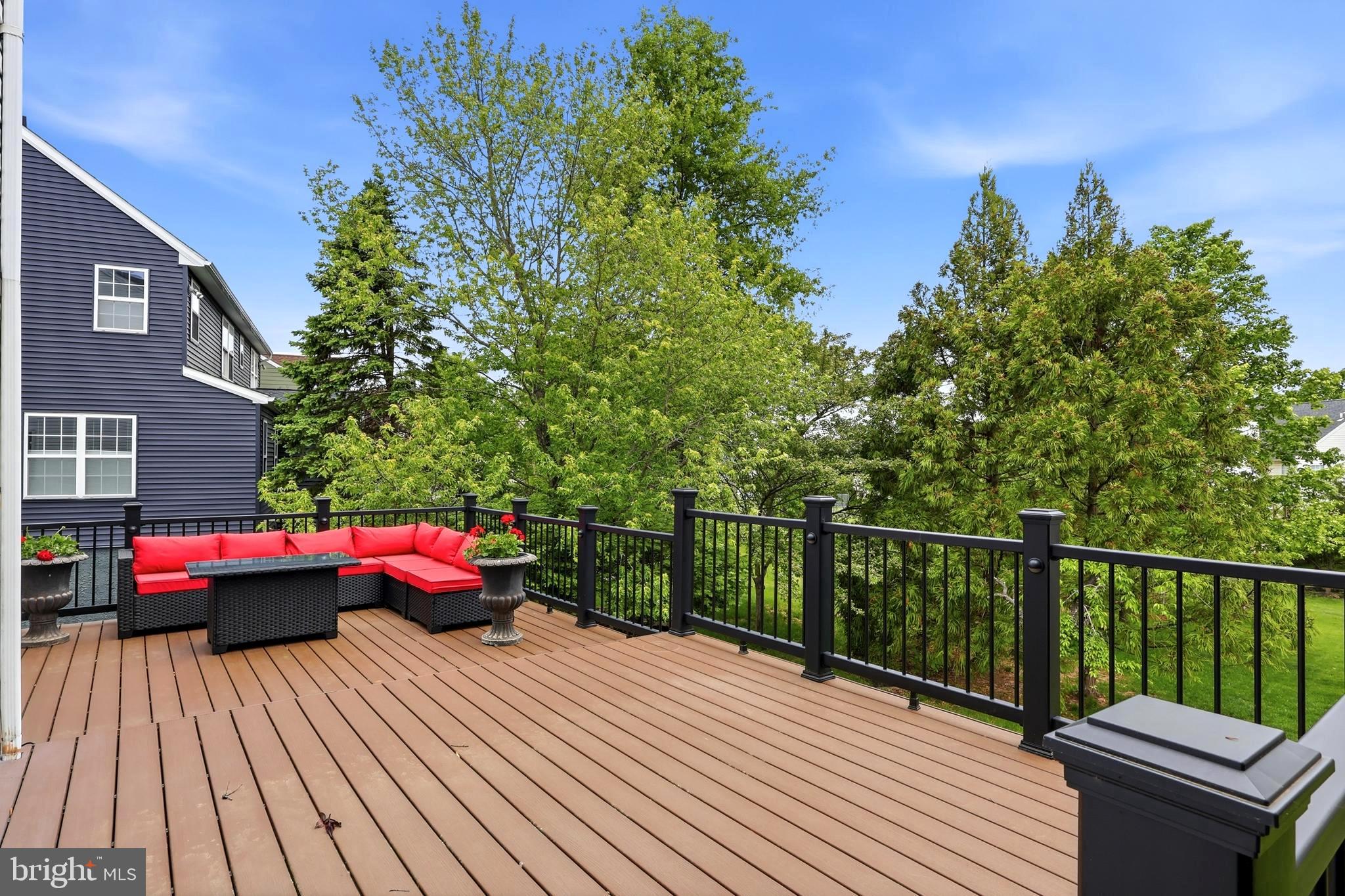 RIVERWOODS - Residential