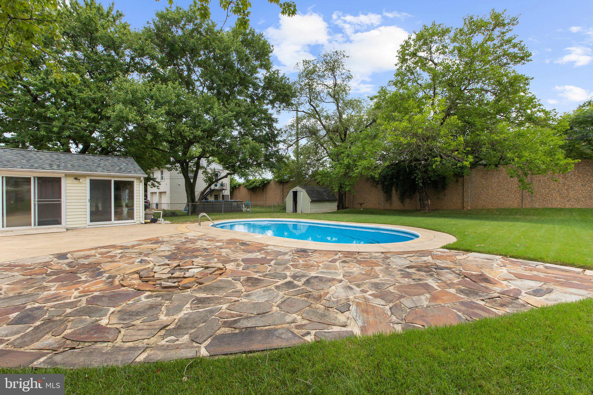 1116 MCHENRY DRIVE
