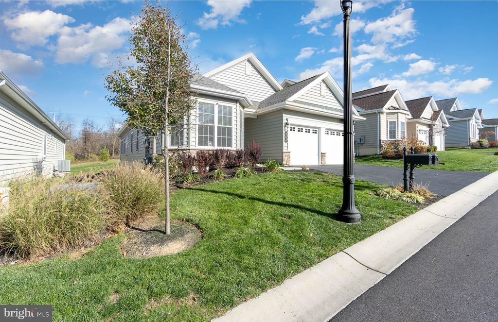 Photo of 462 VALOR DR, LITITZ, PA 17543 (MLS # PALA2027980)