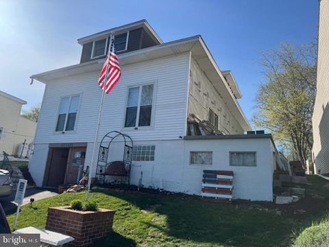425-427 PINE STREET W FRACKVILLE PA 17931