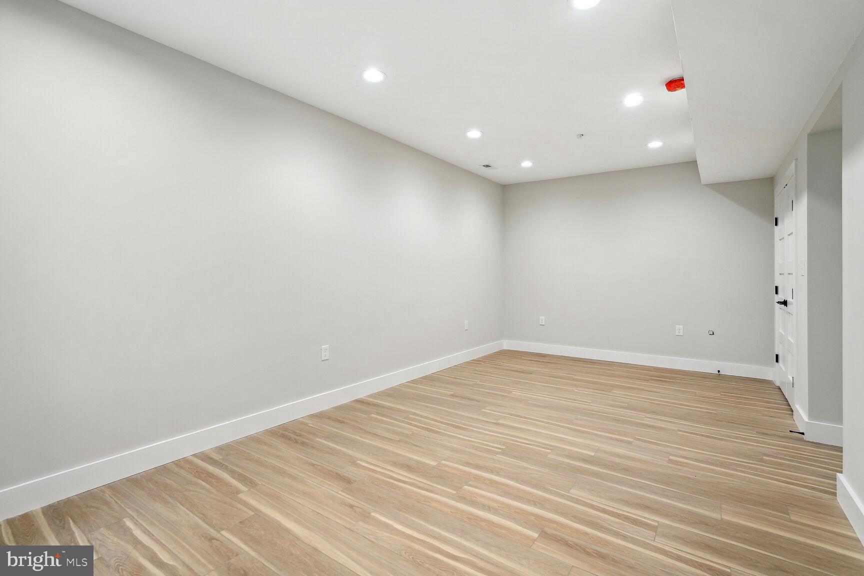 HILLANDALE - Residential