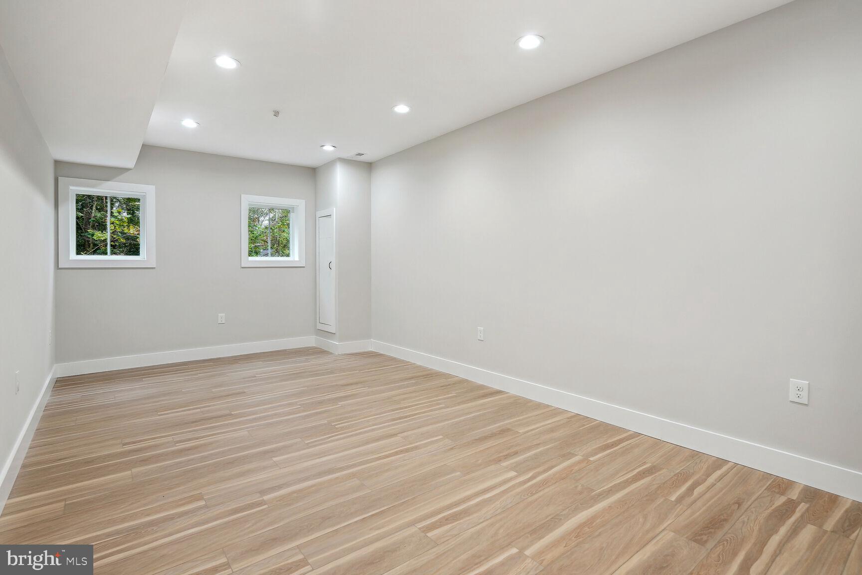 HILLANDALE - Residential