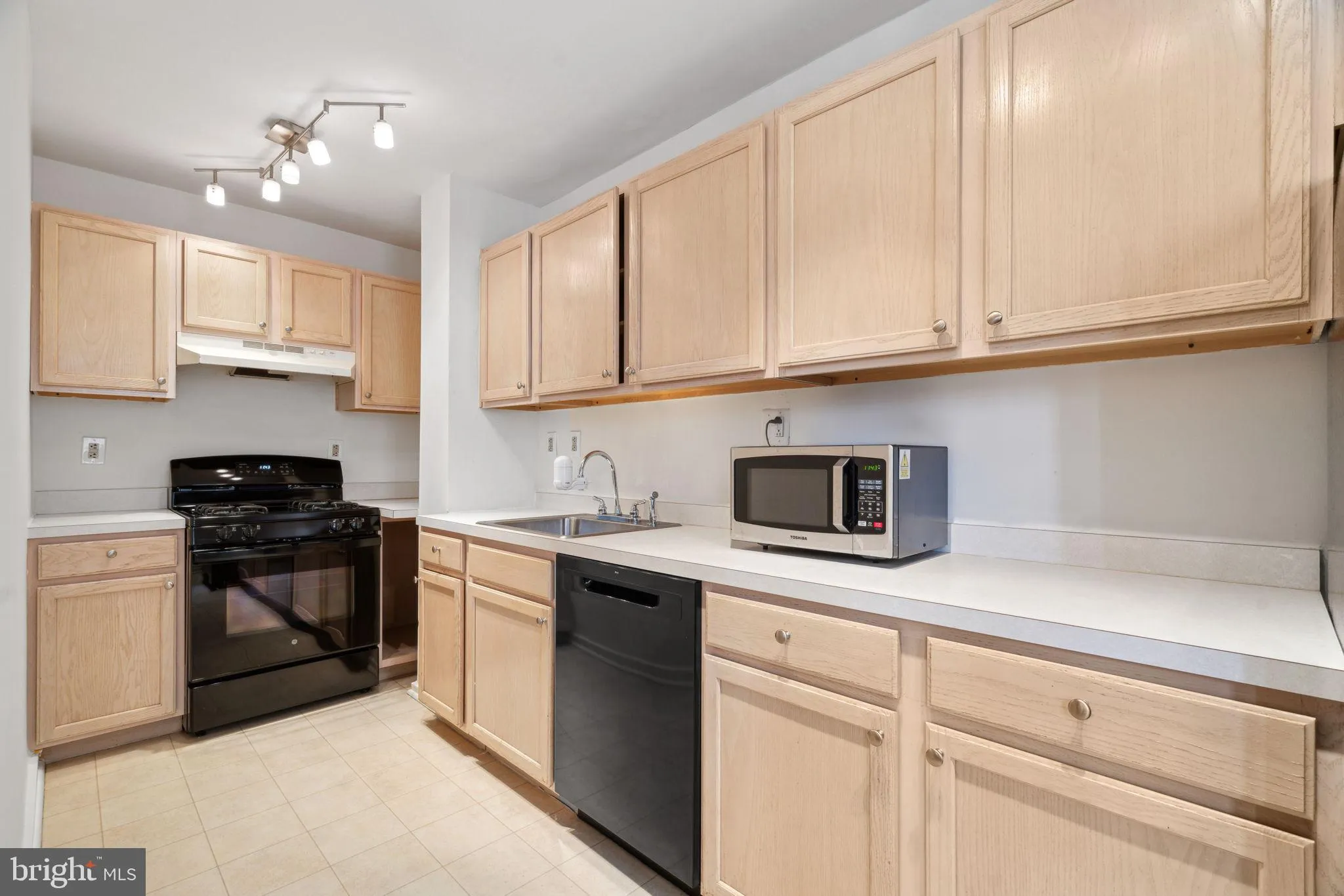 Philadelphia, Pennsylvania 19130, United States, 2 Bedrooms Bedrooms, ,1 BathroomBathrooms,Residential,Contingent,6204