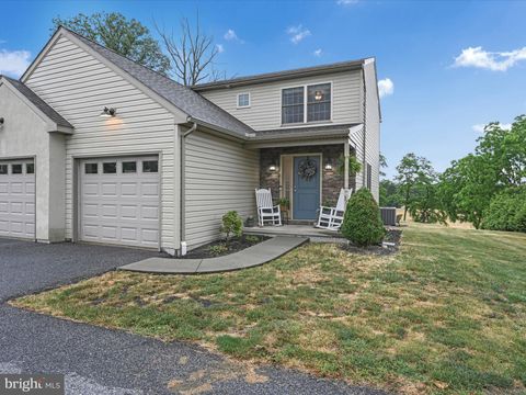 Photo of 37 W RIDGE RD, ELIZABETHTOWN, PA 17022 (MLS # PALA2036460)