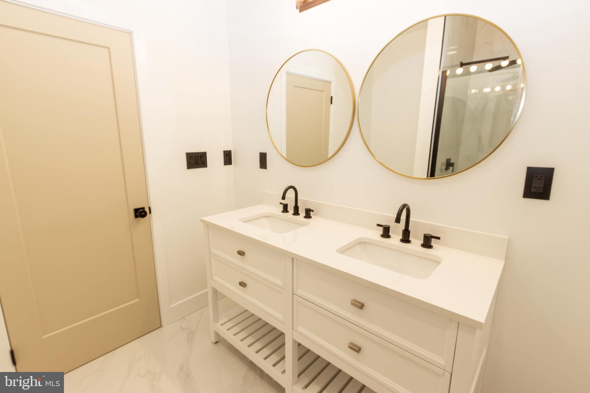 NORRIS SQUARE - Residential Income