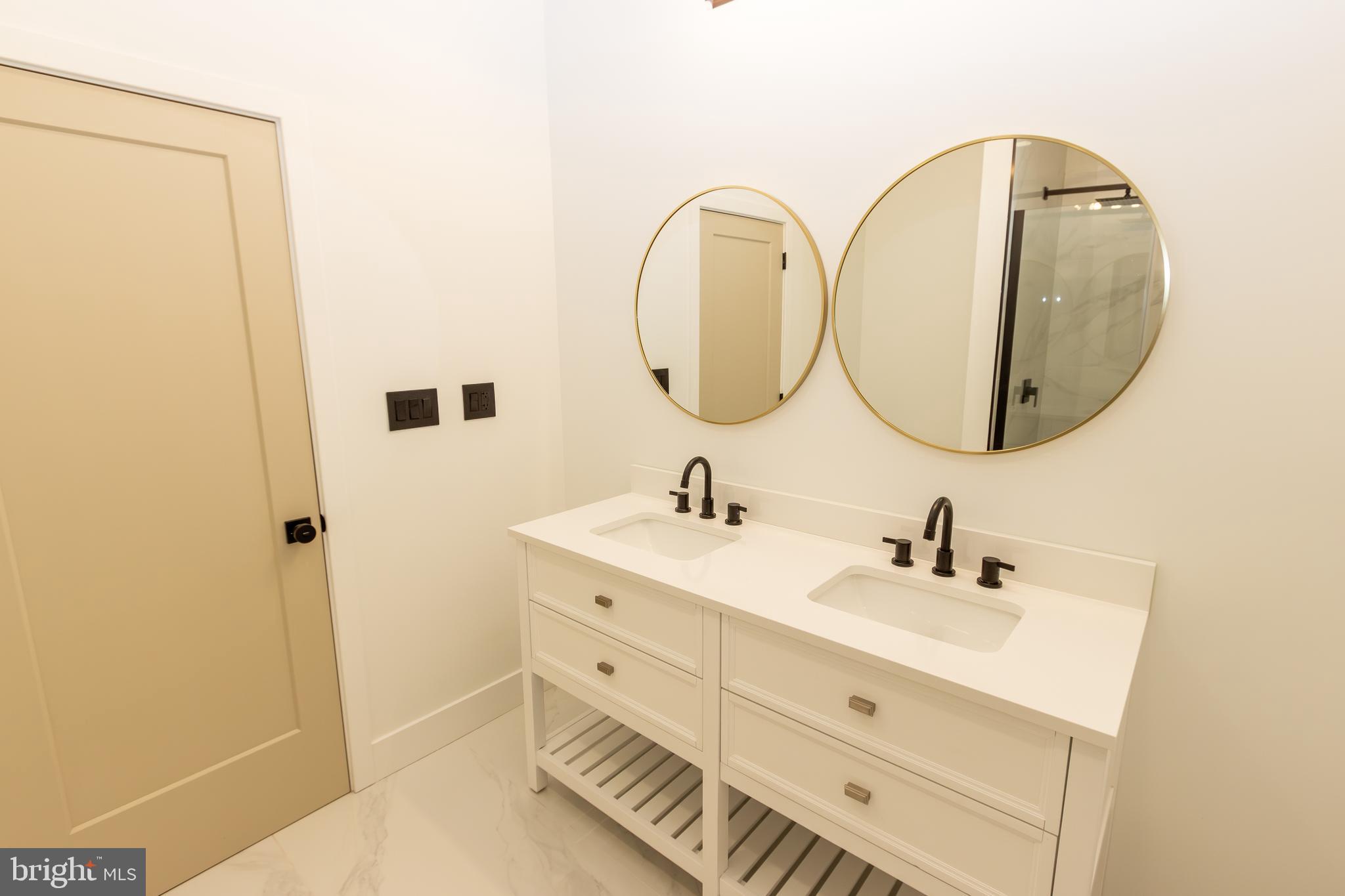 NORRIS SQUARE - Residential Income