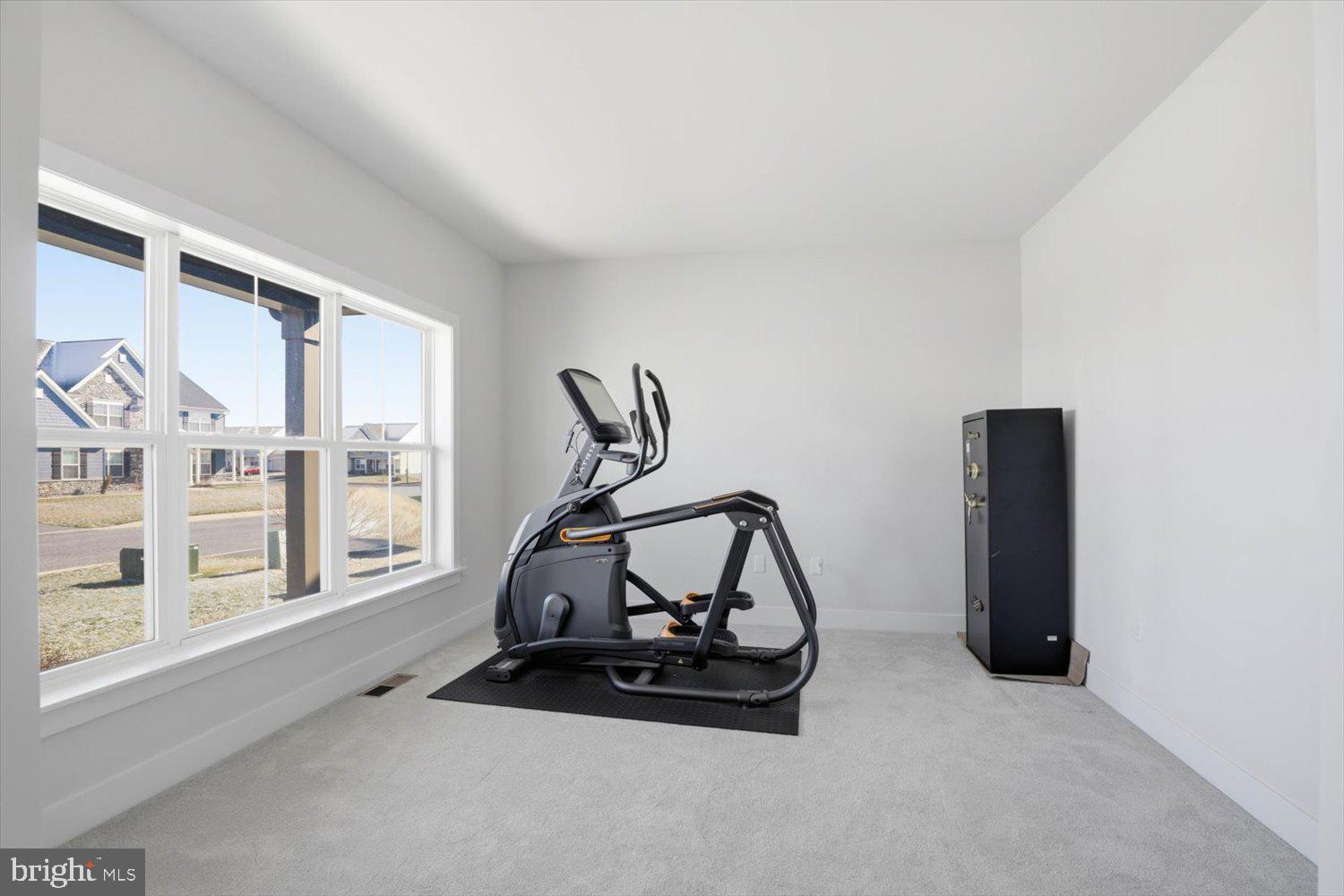 SUMMER LAYNE - Residential