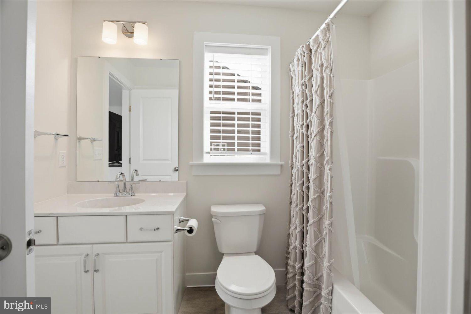 SUMMER LAYNE - Residential