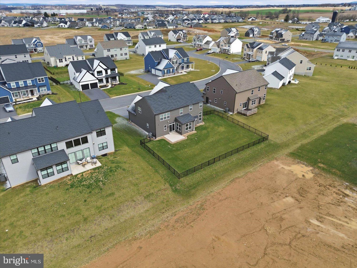 SUMMER LAYNE - Residential