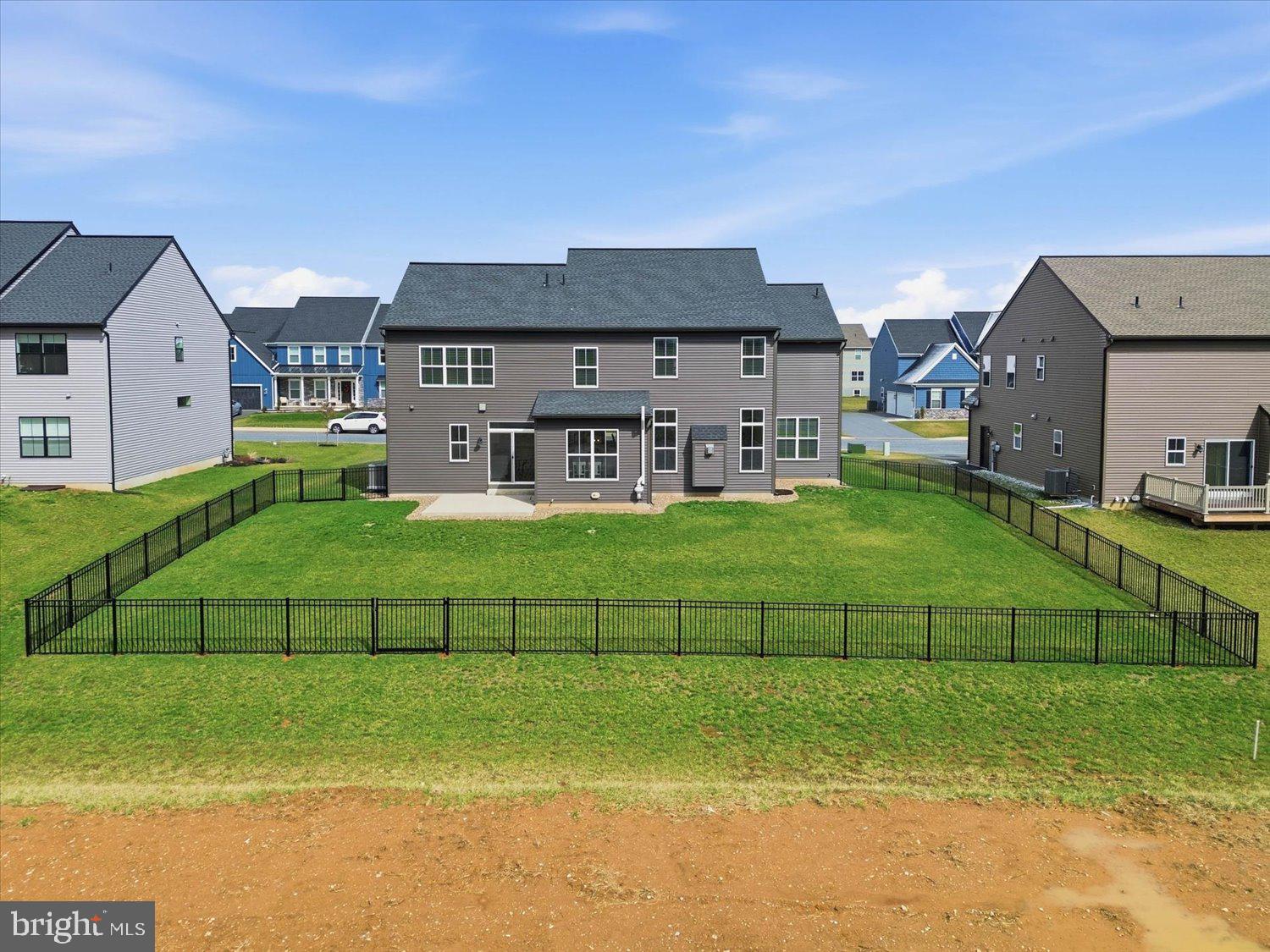 SUMMER LAYNE - Residential