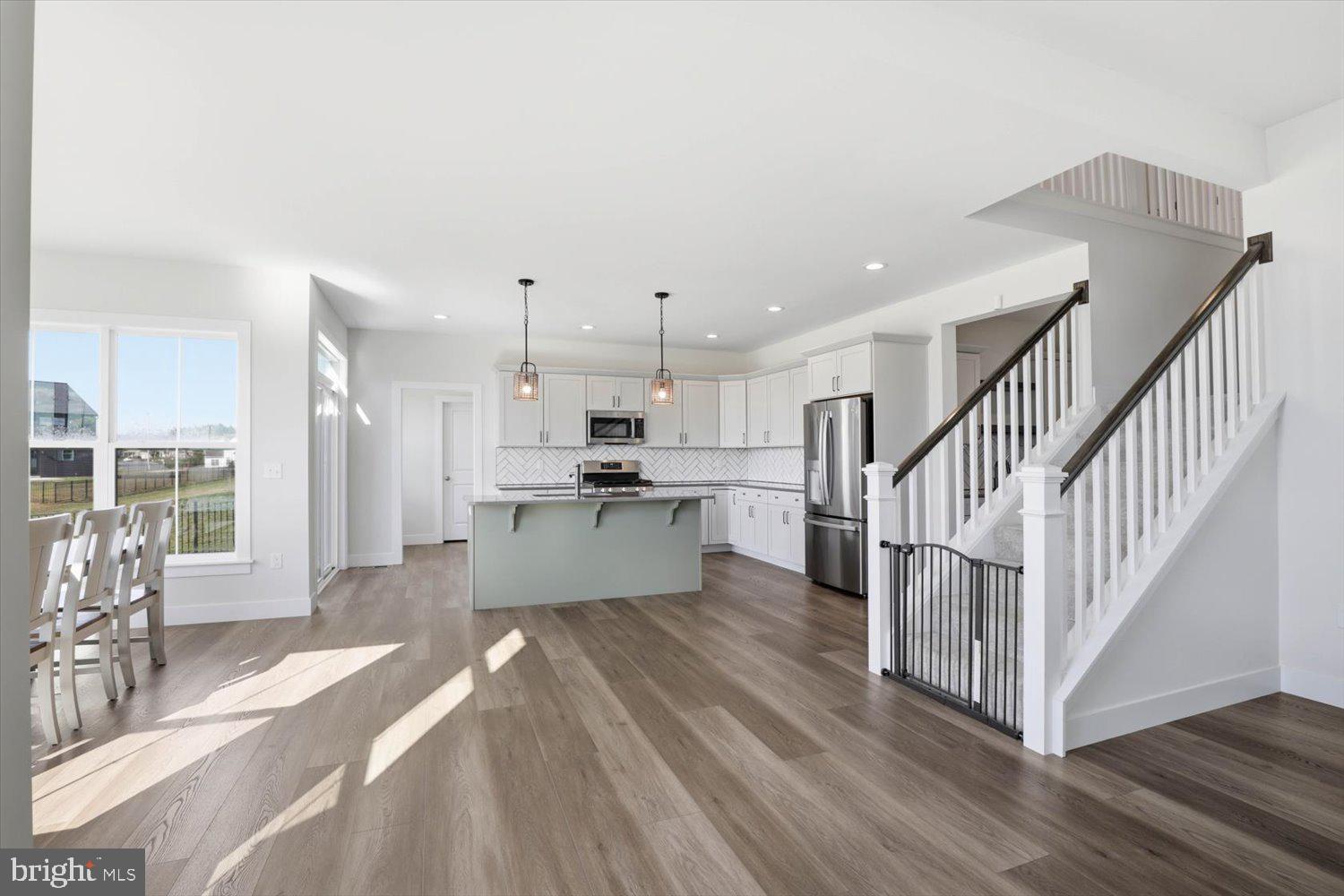 SUMMER LAYNE - Residential