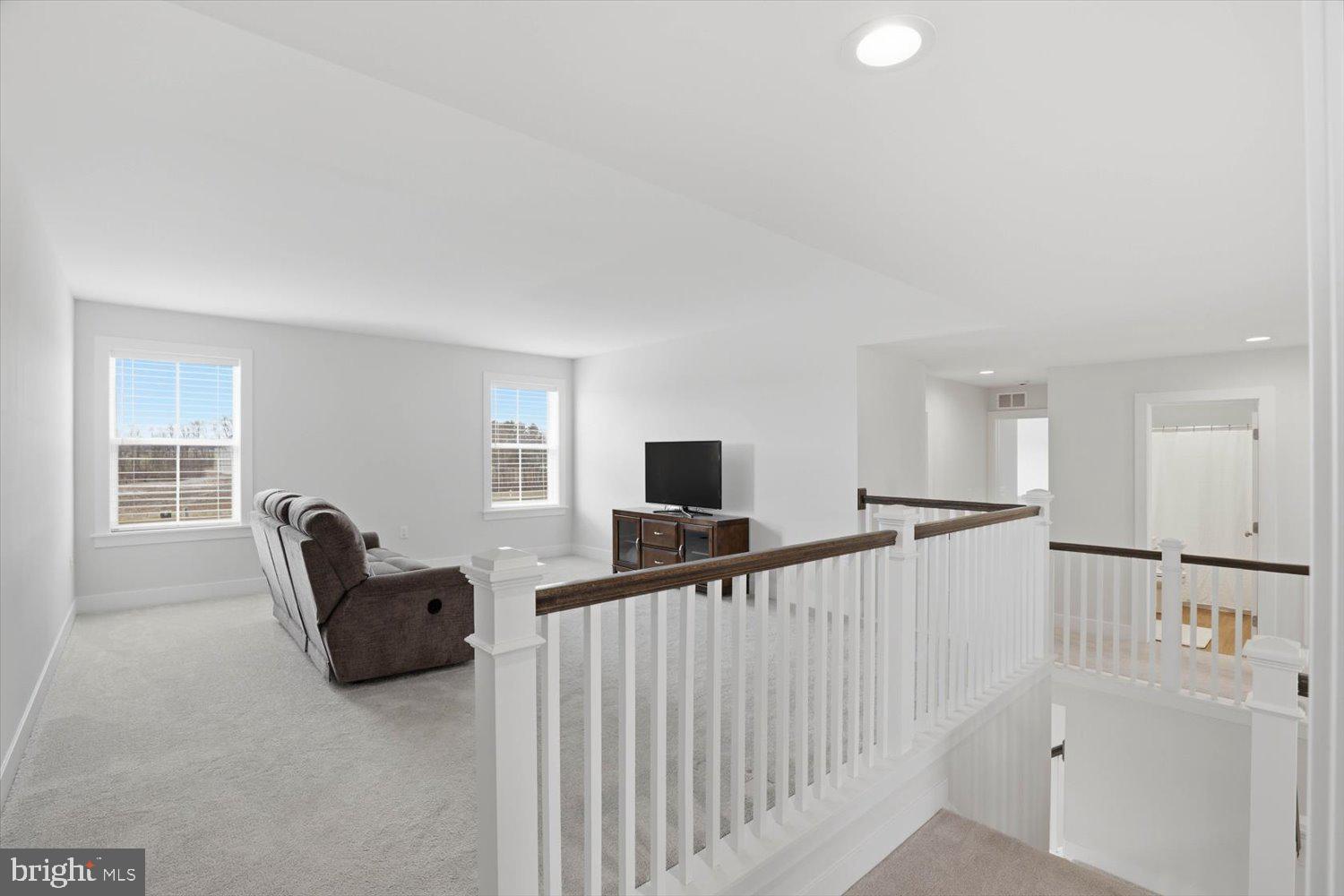 SUMMER LAYNE - Residential