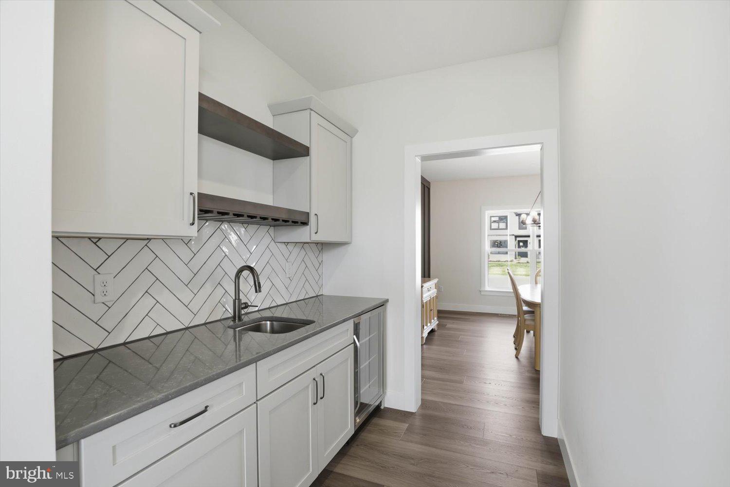 SUMMER LAYNE - Residential