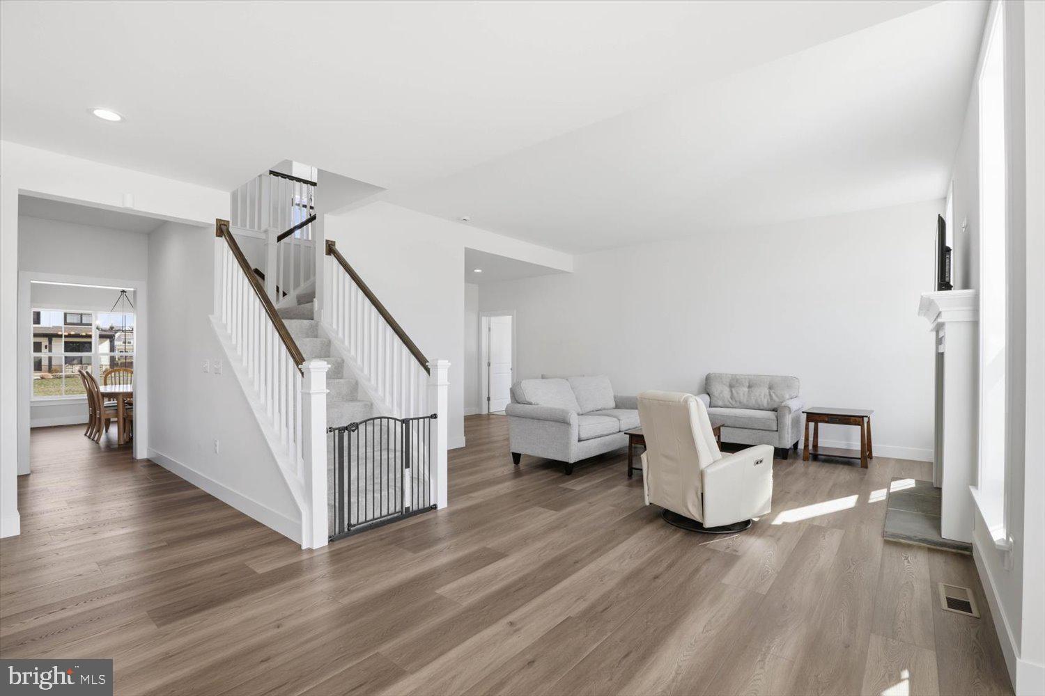 SUMMER LAYNE - Residential