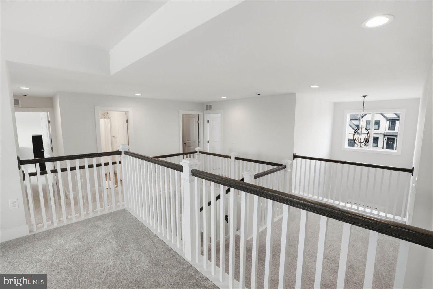 SUMMER LAYNE - Residential