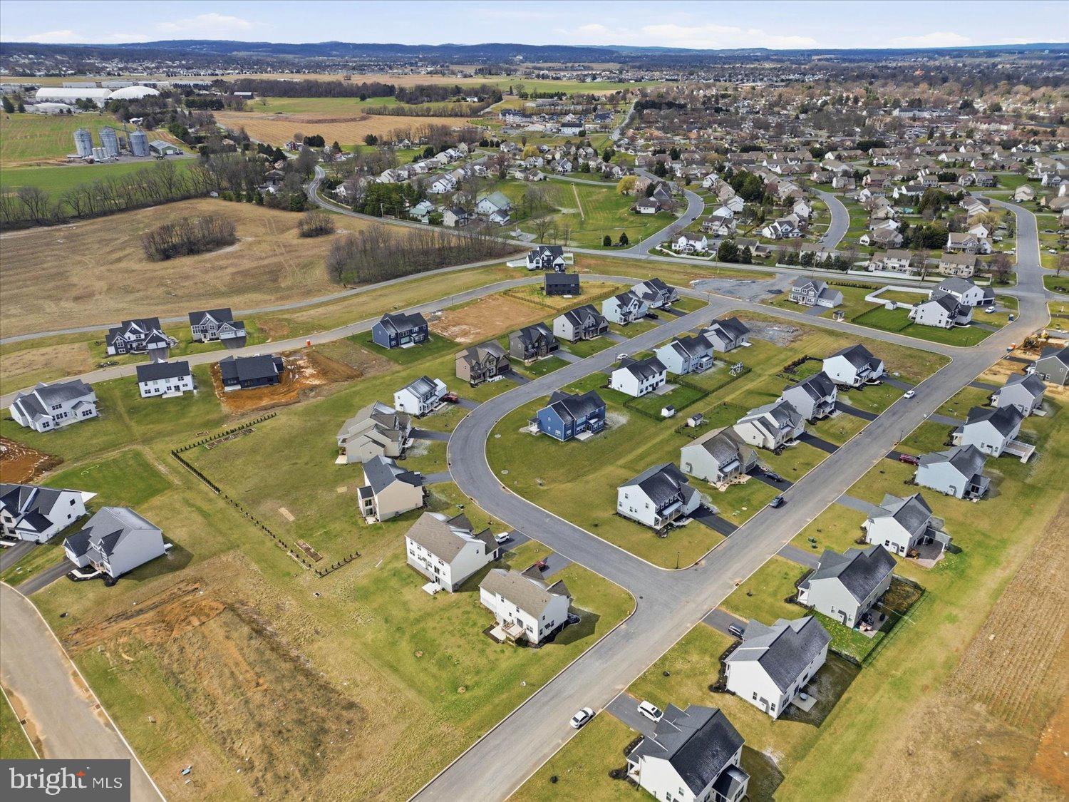 SUMMER LAYNE - Residential