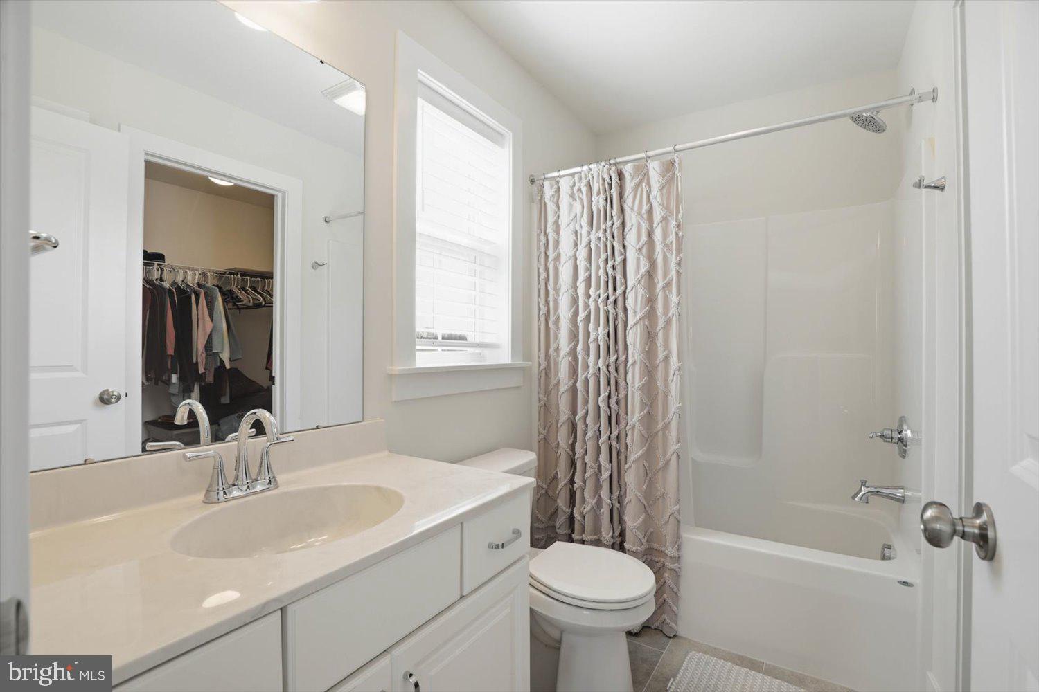 SUMMER LAYNE - Residential