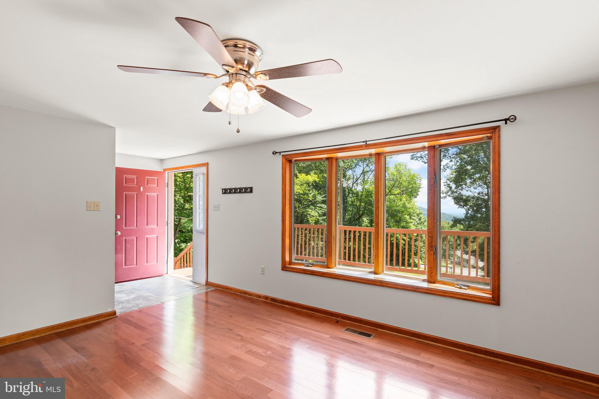 DANIELS MOUNTAIN - Residential