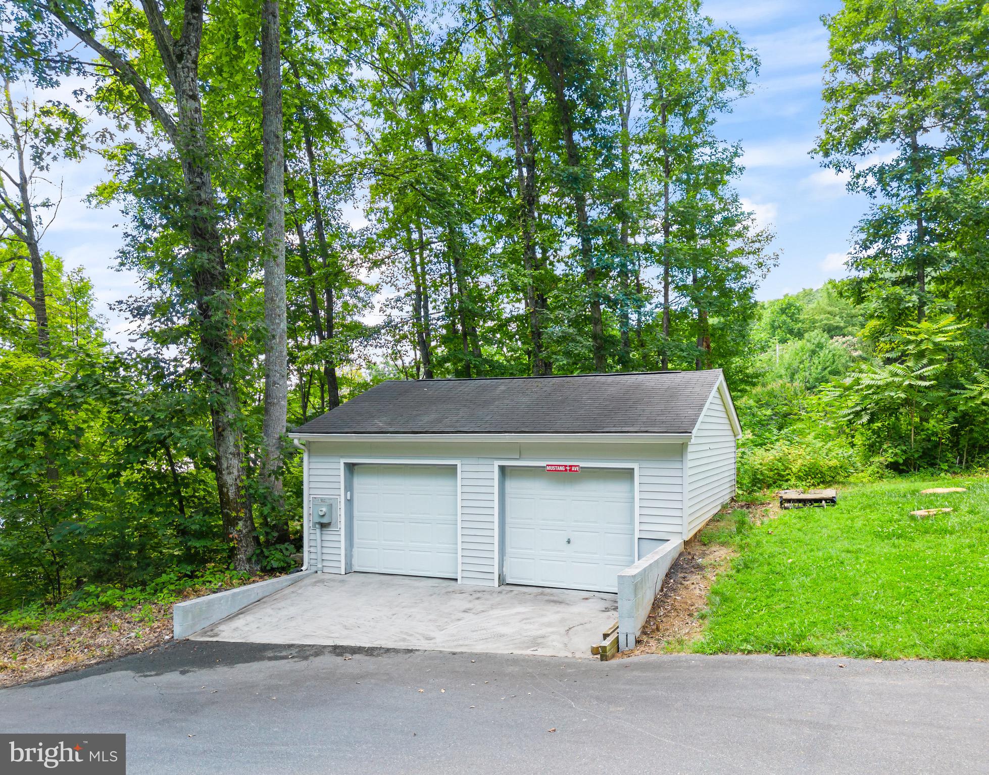 DANIELS MOUNTAIN - Residential