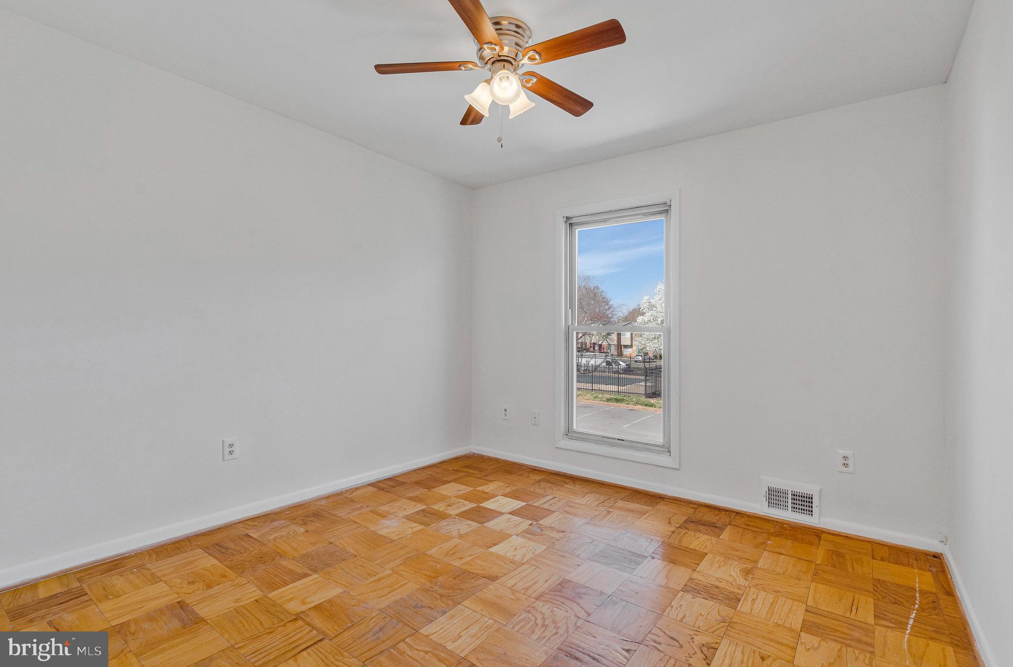 REFLECTION LAKE - Residential