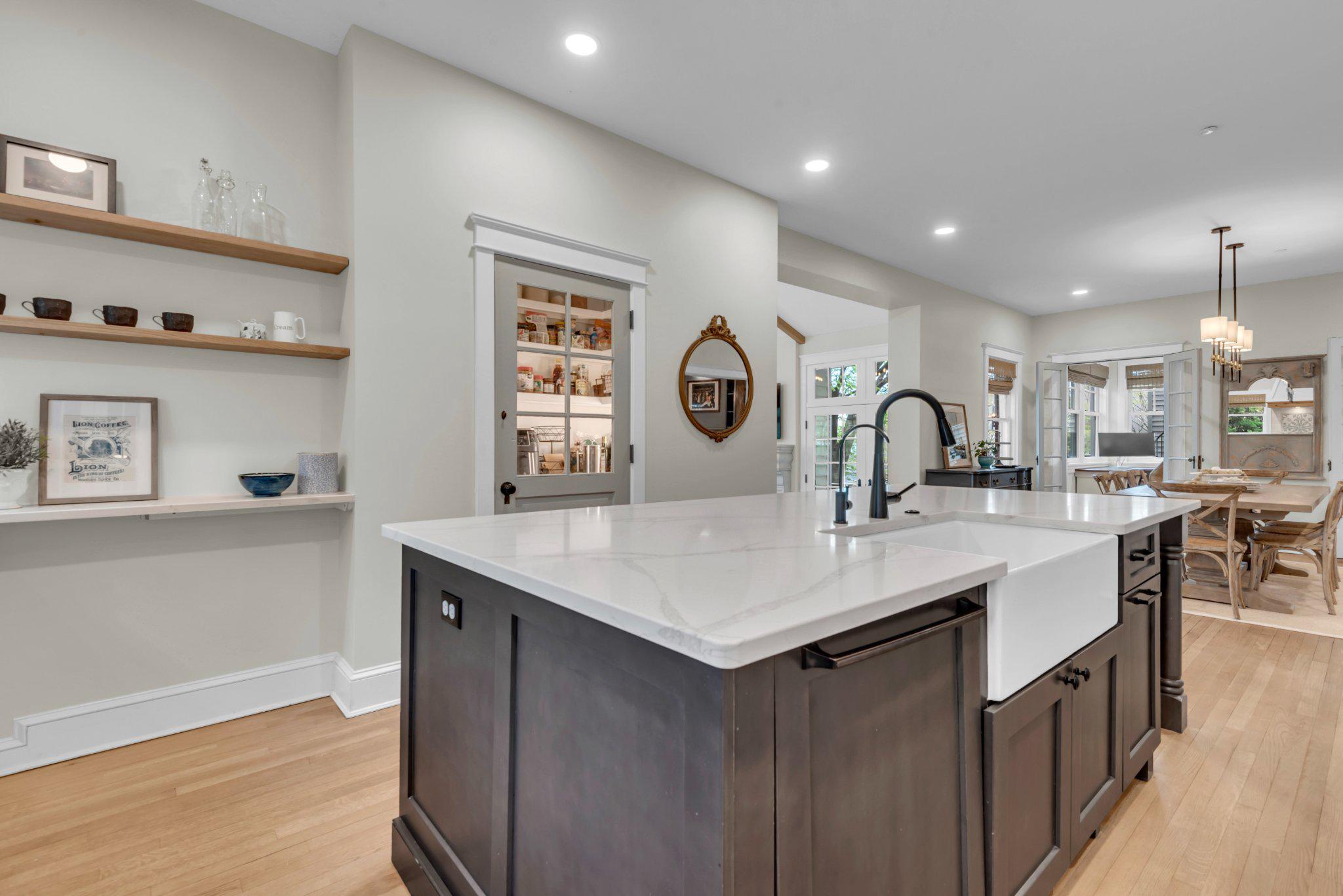 MURRAY HILL - Residential