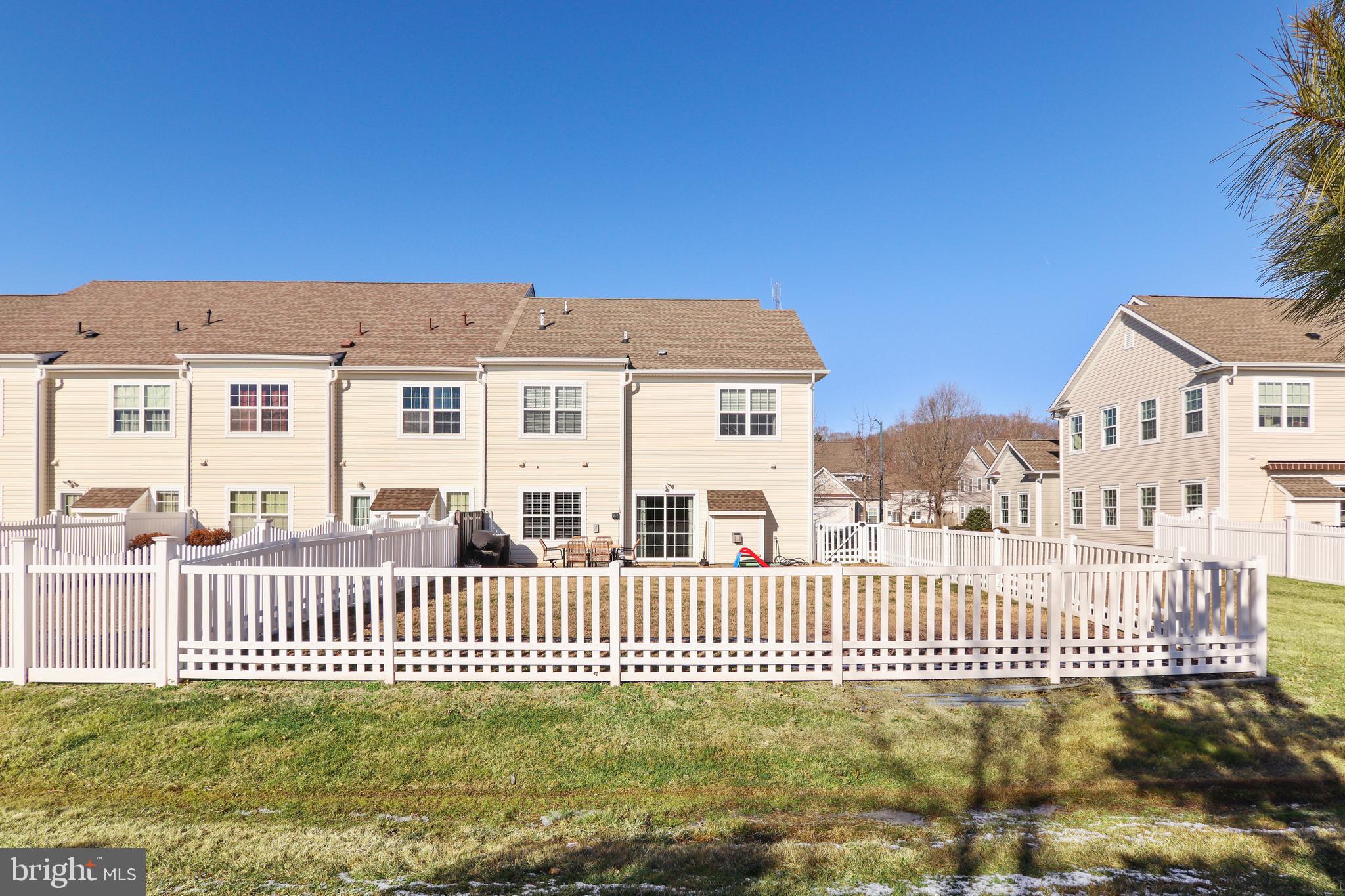 LAKELANDS AT EASTON - Residential