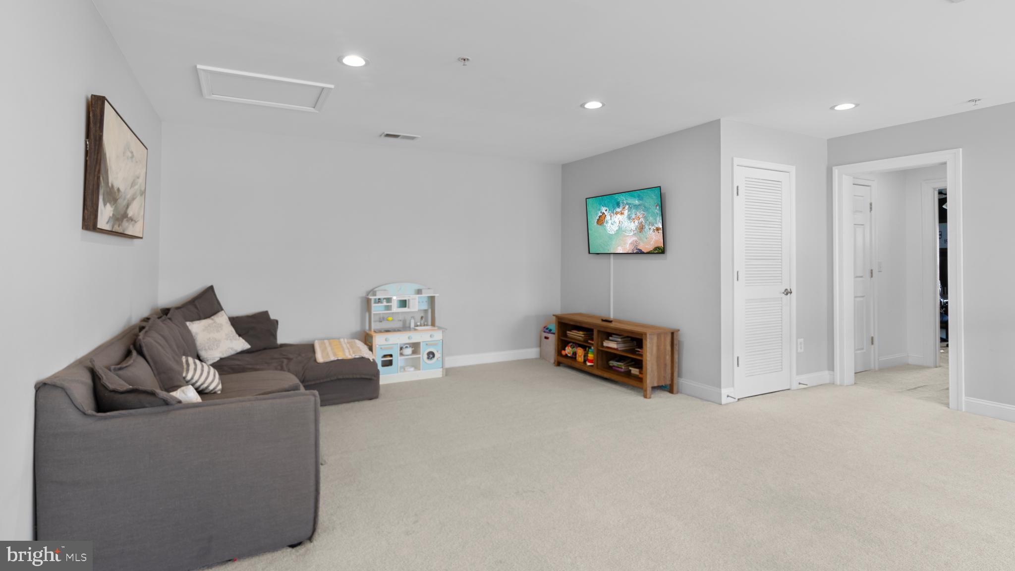 LAKELANDS AT EASTON - Residential