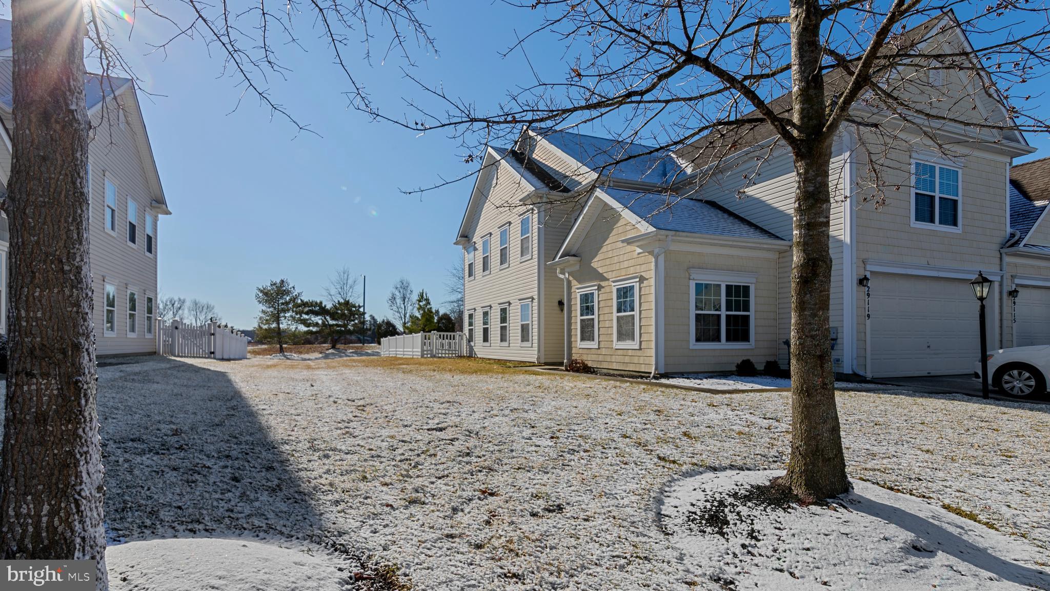 LAKELANDS AT EASTON - Residential