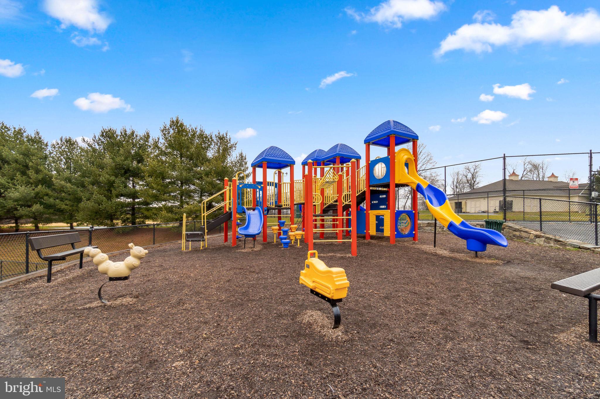 COURTYARDS AT WAVERLY WOODS - Residential