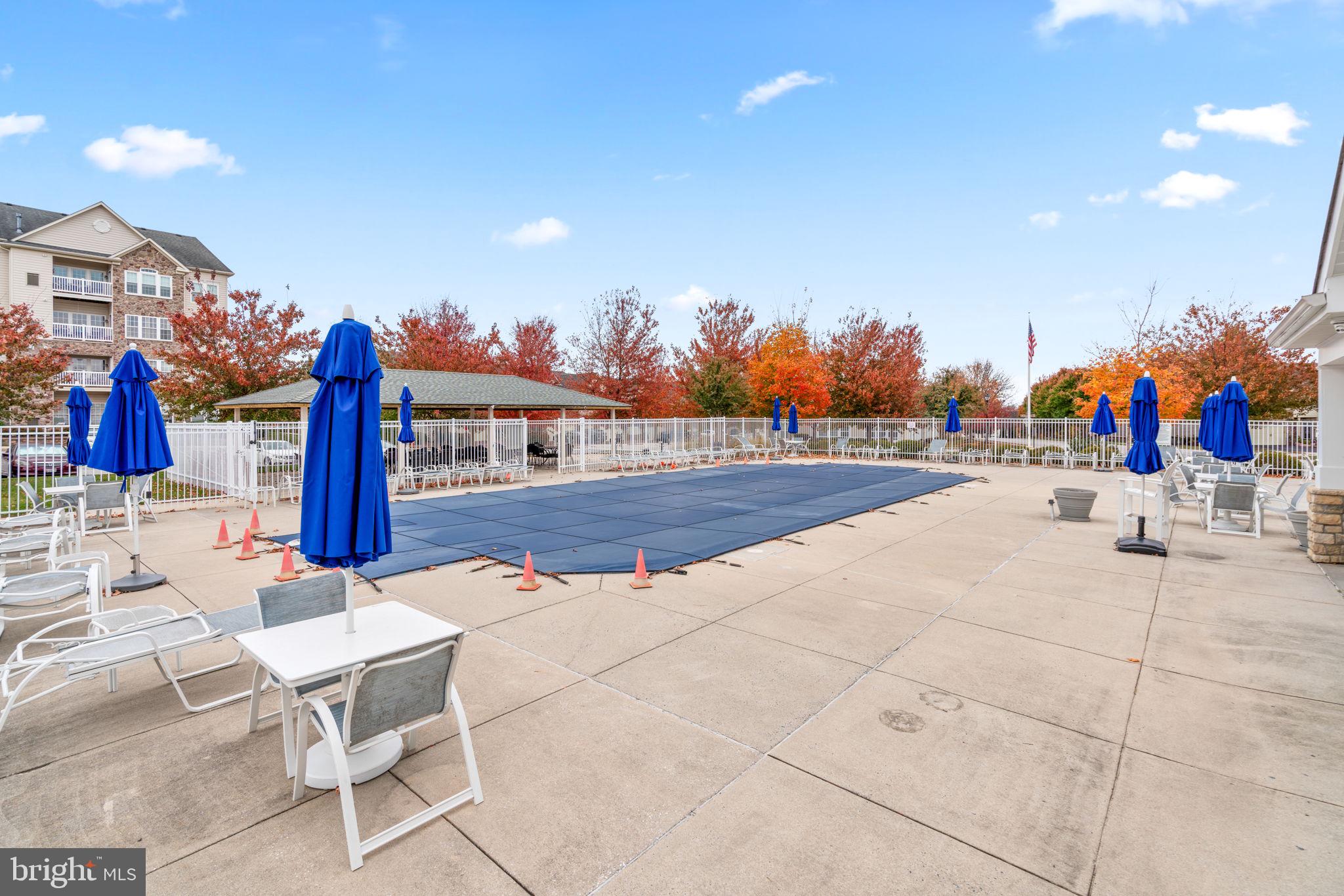 COURTYARDS AT WAVERLY WOODS - Residential