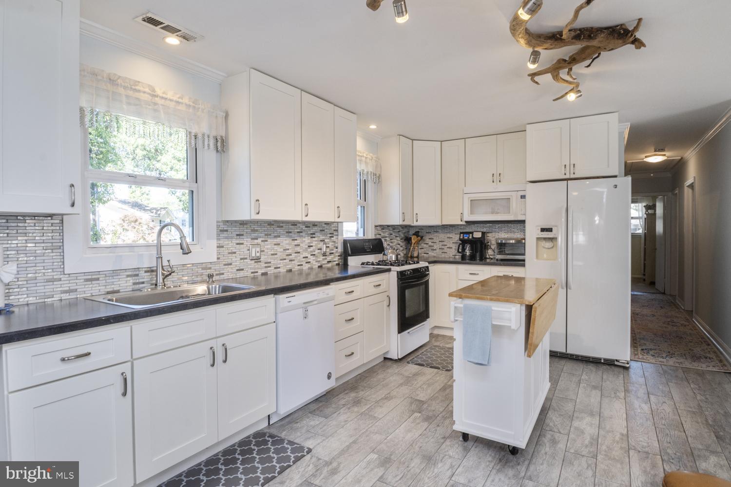7904 OUTING AVENUE