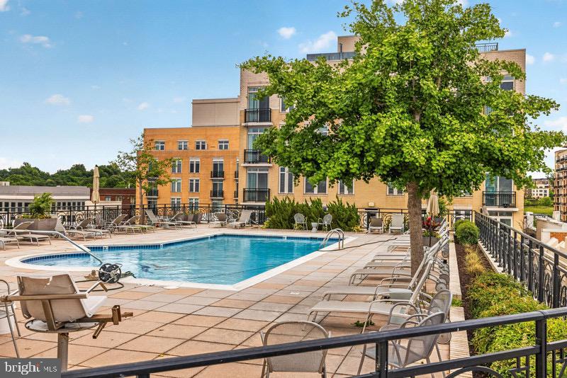 ONE NATIONAL HARBOR CONDOMINIUM - Residential