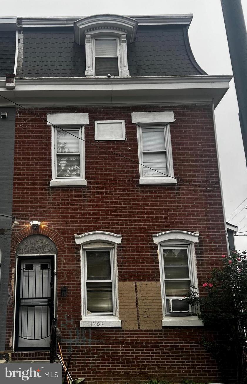 Step into a bright and cozy 1-bedroom apartment. Enjoy hardwood floors throughout, a modern kitchen with stainless steel appliances, and a quaint living area. Located close to public transportation, shops, and parks. Schedule your tour today!
***Income must be 3X's (net income) more that rent.
***Move in $2,850.00 = 1st month, last month, 1 month security
***Reach out for application link