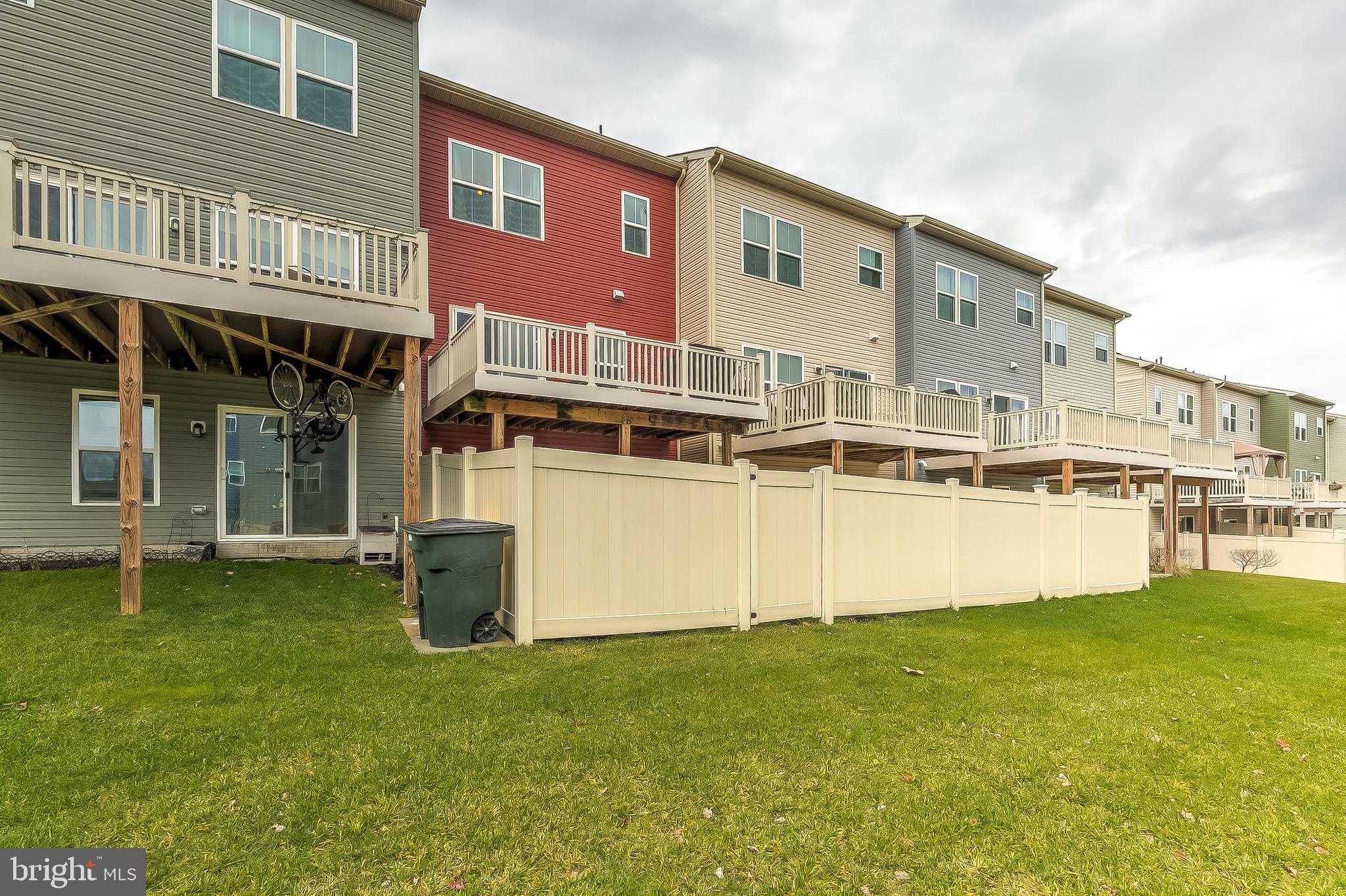 CREEKSIDE VILLAGE AT TANYARD SPRINGS - Residential