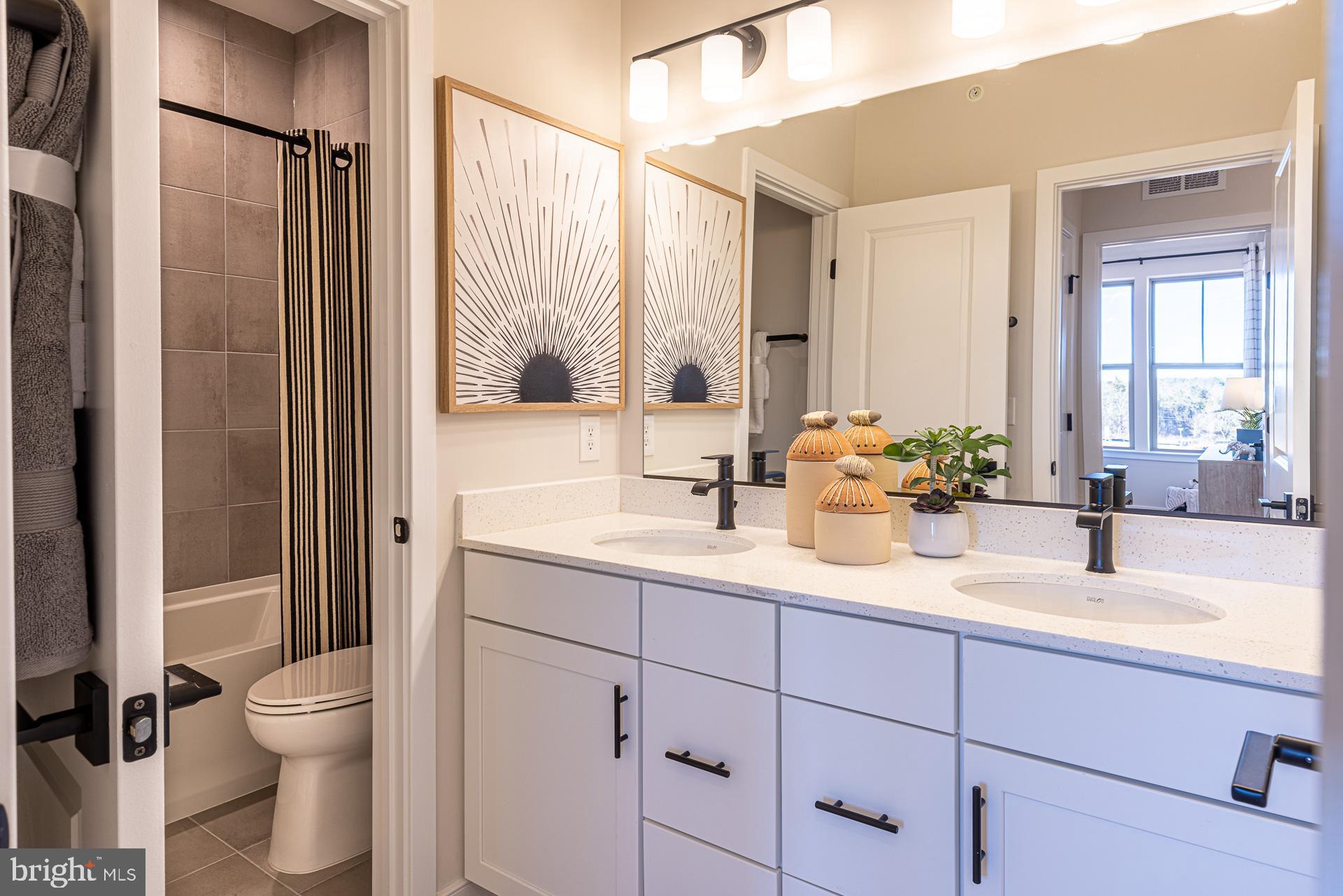 REGAL CHASE - Residential